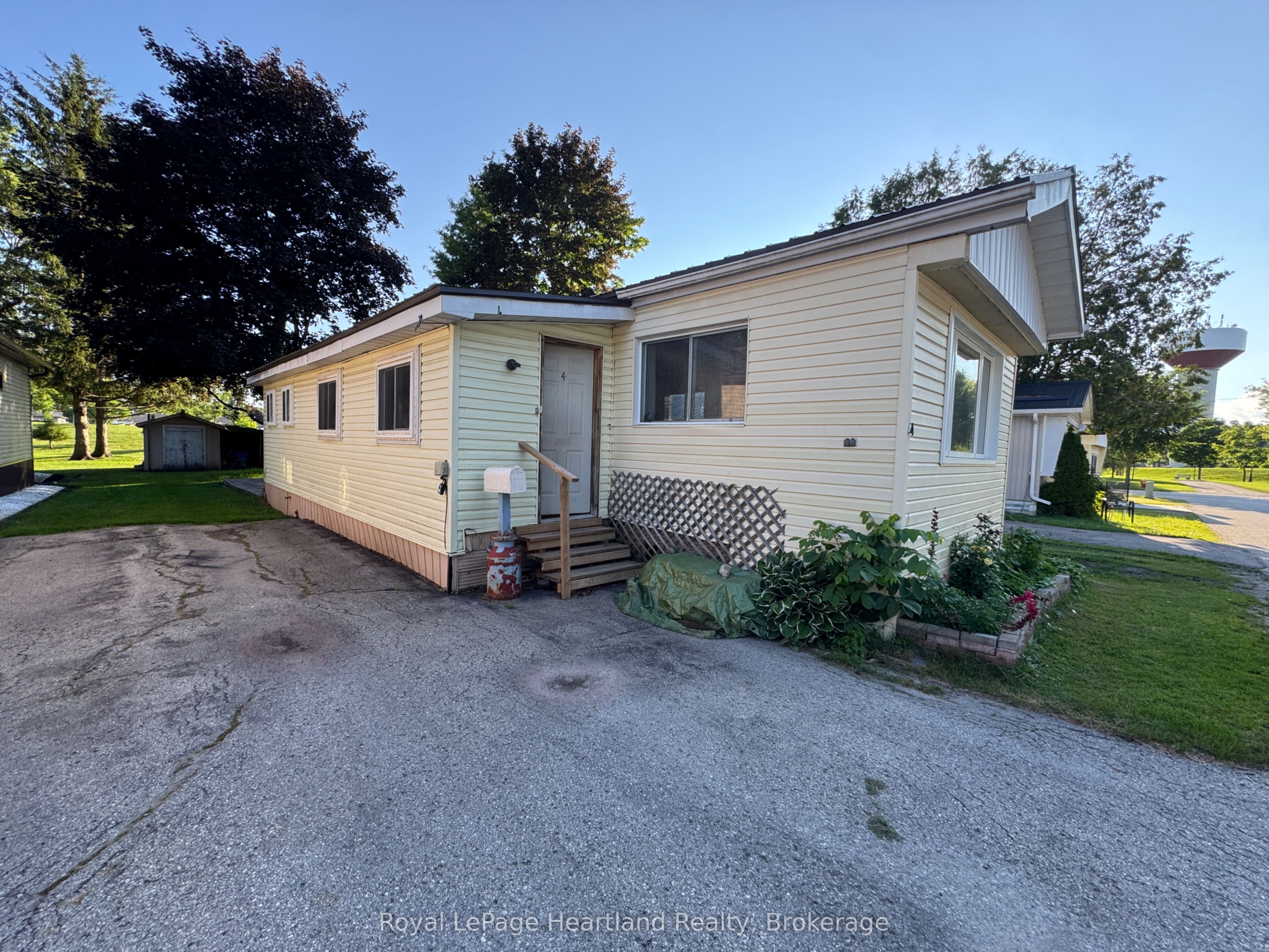 4 Trailer Park Road, Minto, ON N0G 2P0
