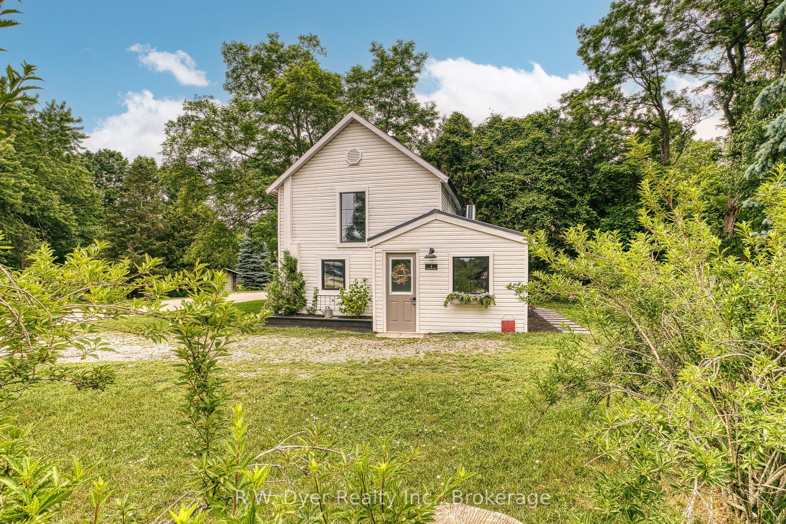 4 Elizabeth Street, Bluewater, ON N0M 1G0