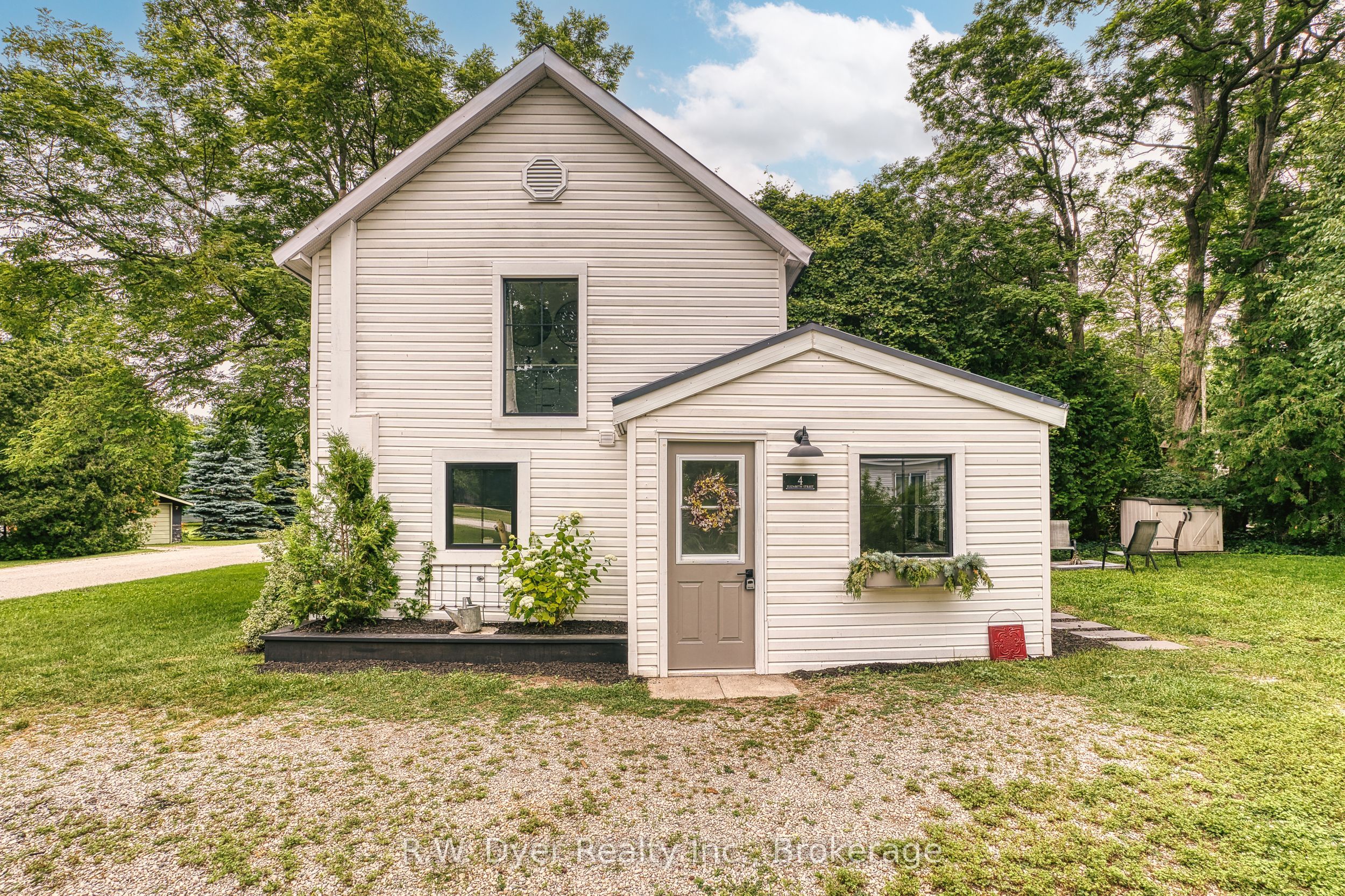 4 Elizabeth Street, Bluewater, ON N0M 1G0 photo 3