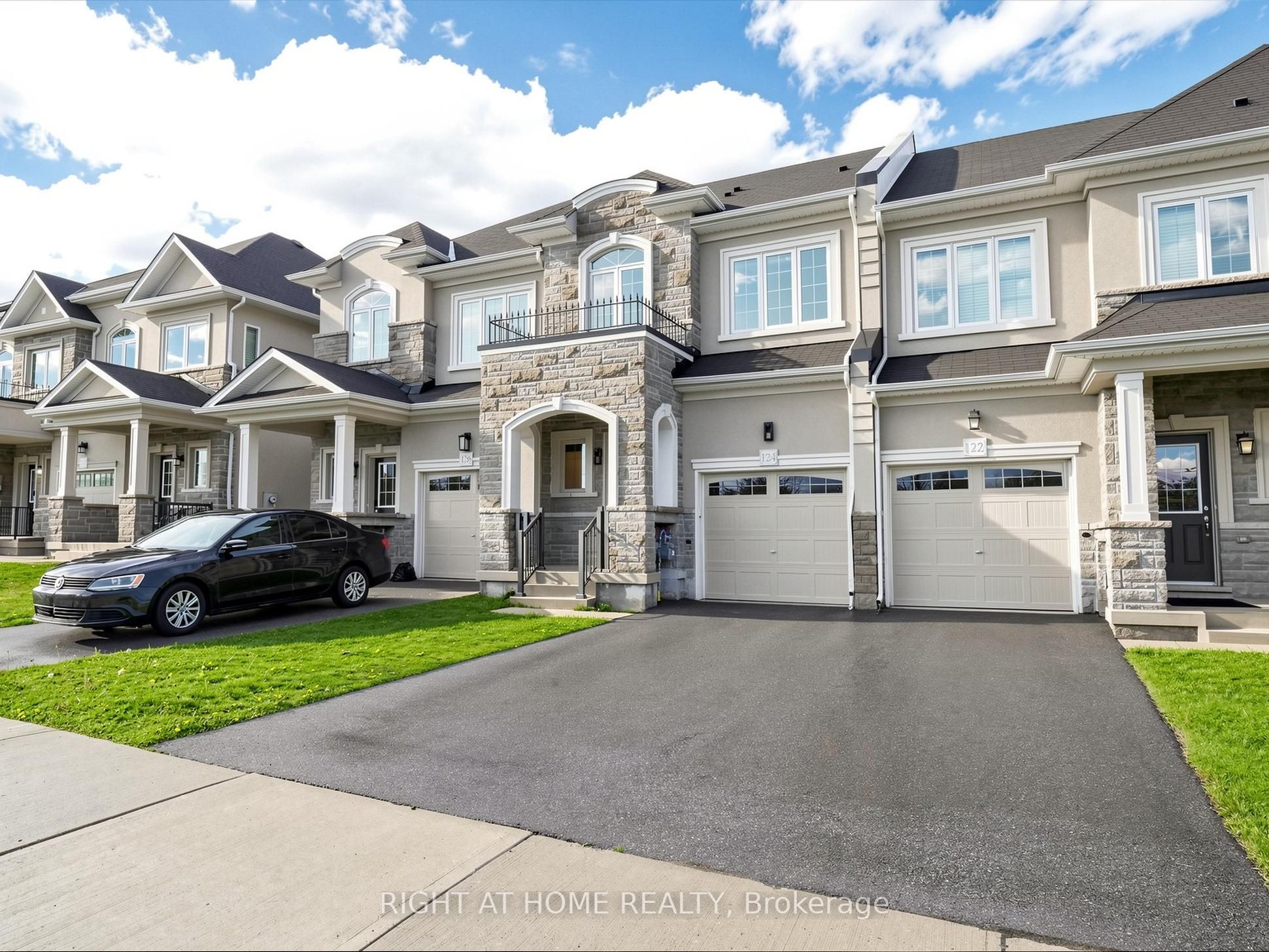 124 Mosaic Drive, Hamilton, ON L8B 1W4 photo 2