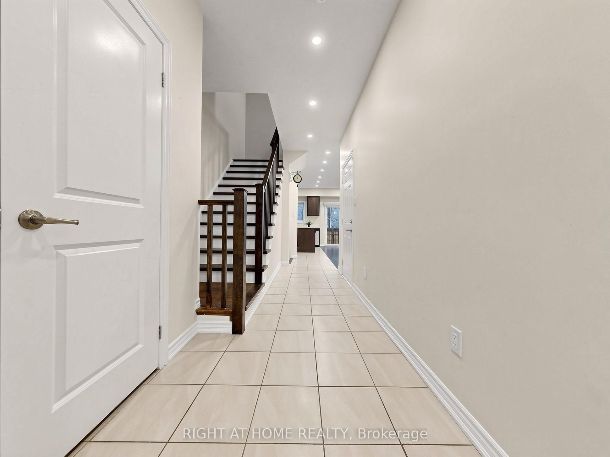 124 Mosaic Drive, Hamilton, ON L8B 1W4 photo 4