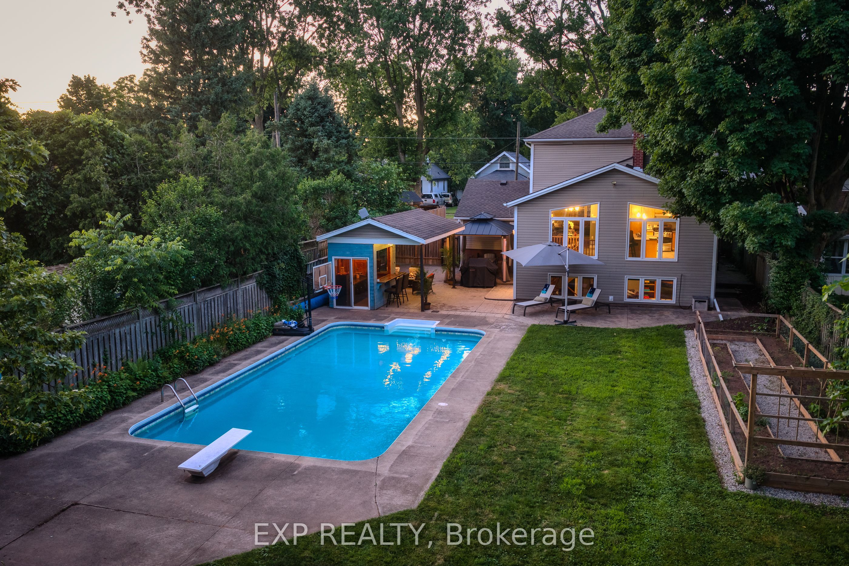 6276 STAMFORD GREEN Drive, Niagara Falls, ON L2J 1T3