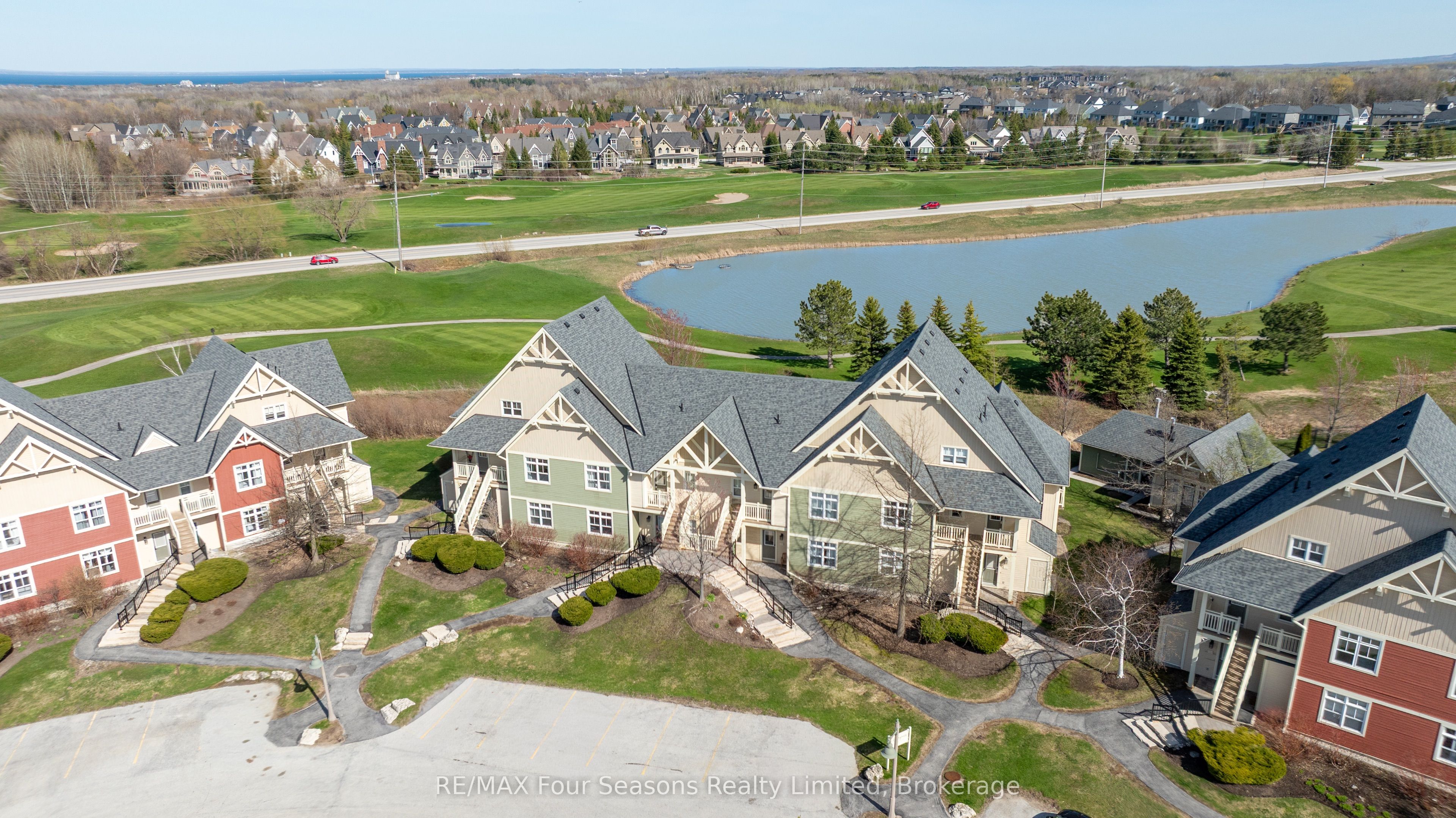 125 FAIRWAY Court 125, Blue Mountains, ON L9Y 0P8 photo 3