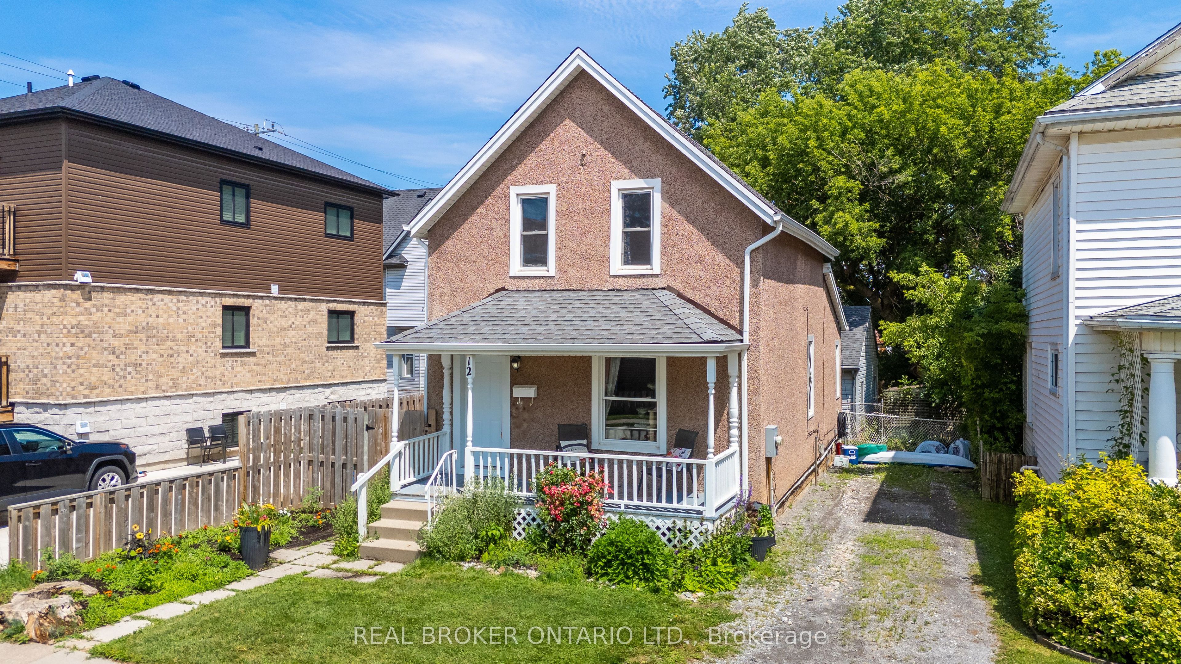 12 Elmview Street E, Welland, ON L3C 4K5 photo 2