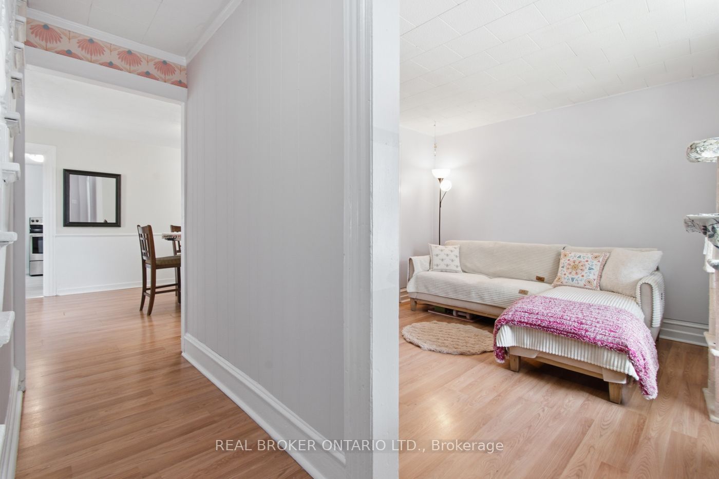 12 Elmview Street E, Welland, ON L3C 4K5 photo 3