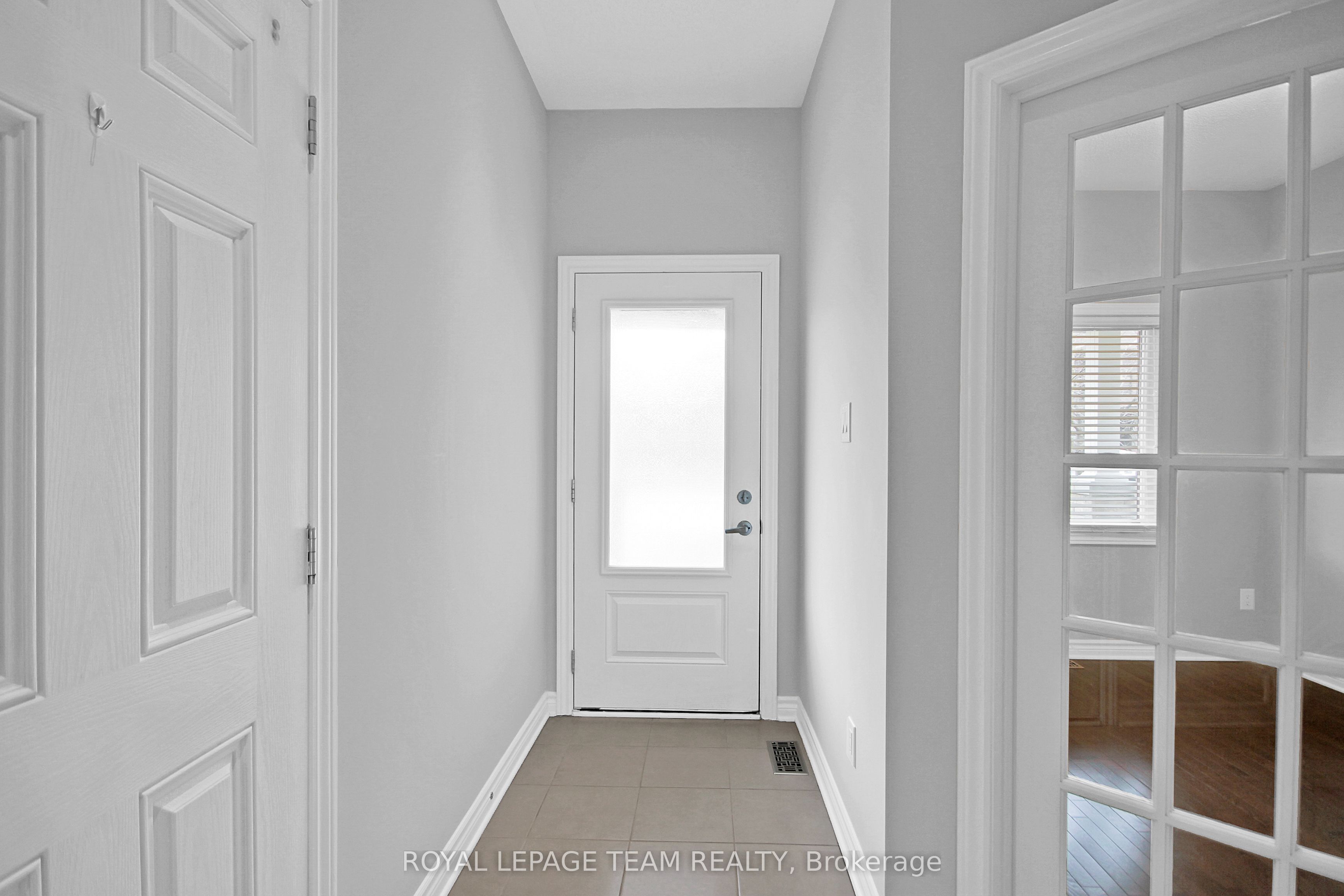 208 Mission Trail Crescent, Kanata, ON K2S 1B9 photo 3