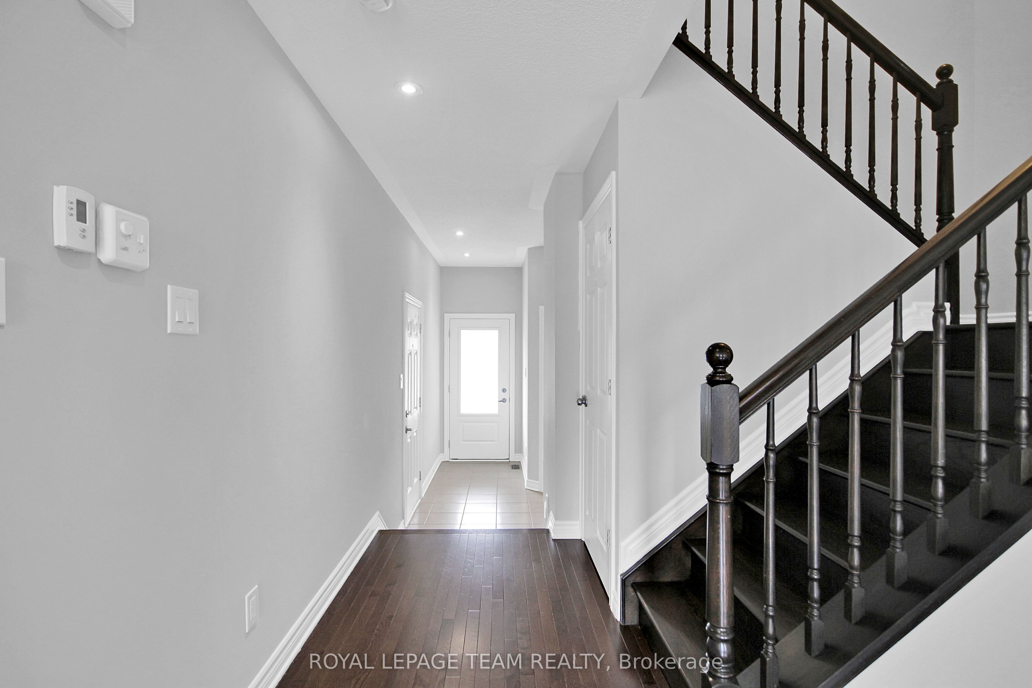 208 Mission Trail Crescent, Kanata, ON K2S 1B9 photo 4