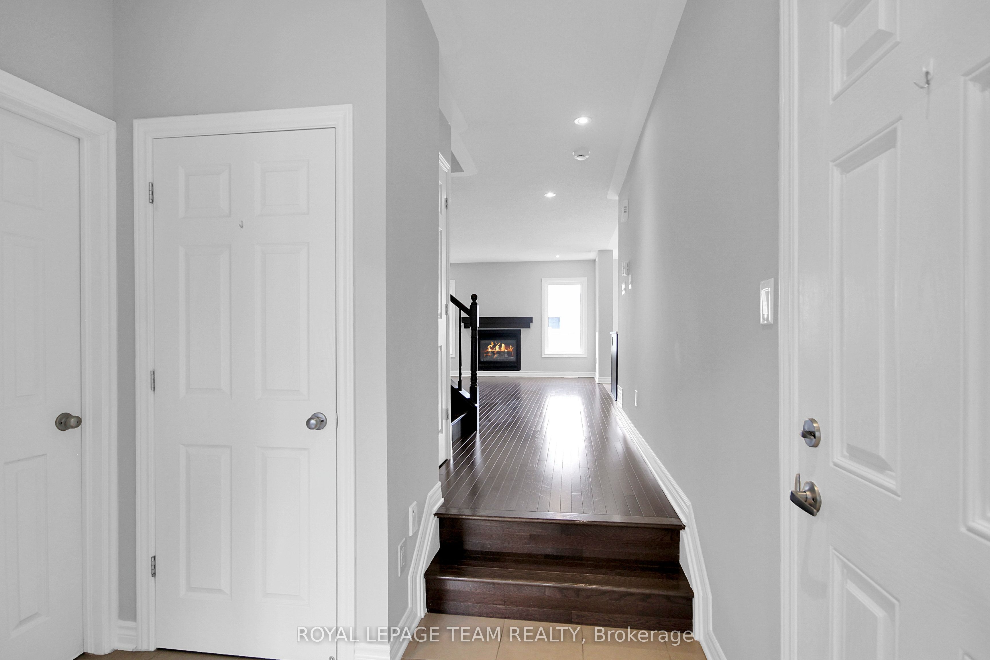 208 Mission Trail Crescent, Kanata, ON K2S 1B9 photo 5