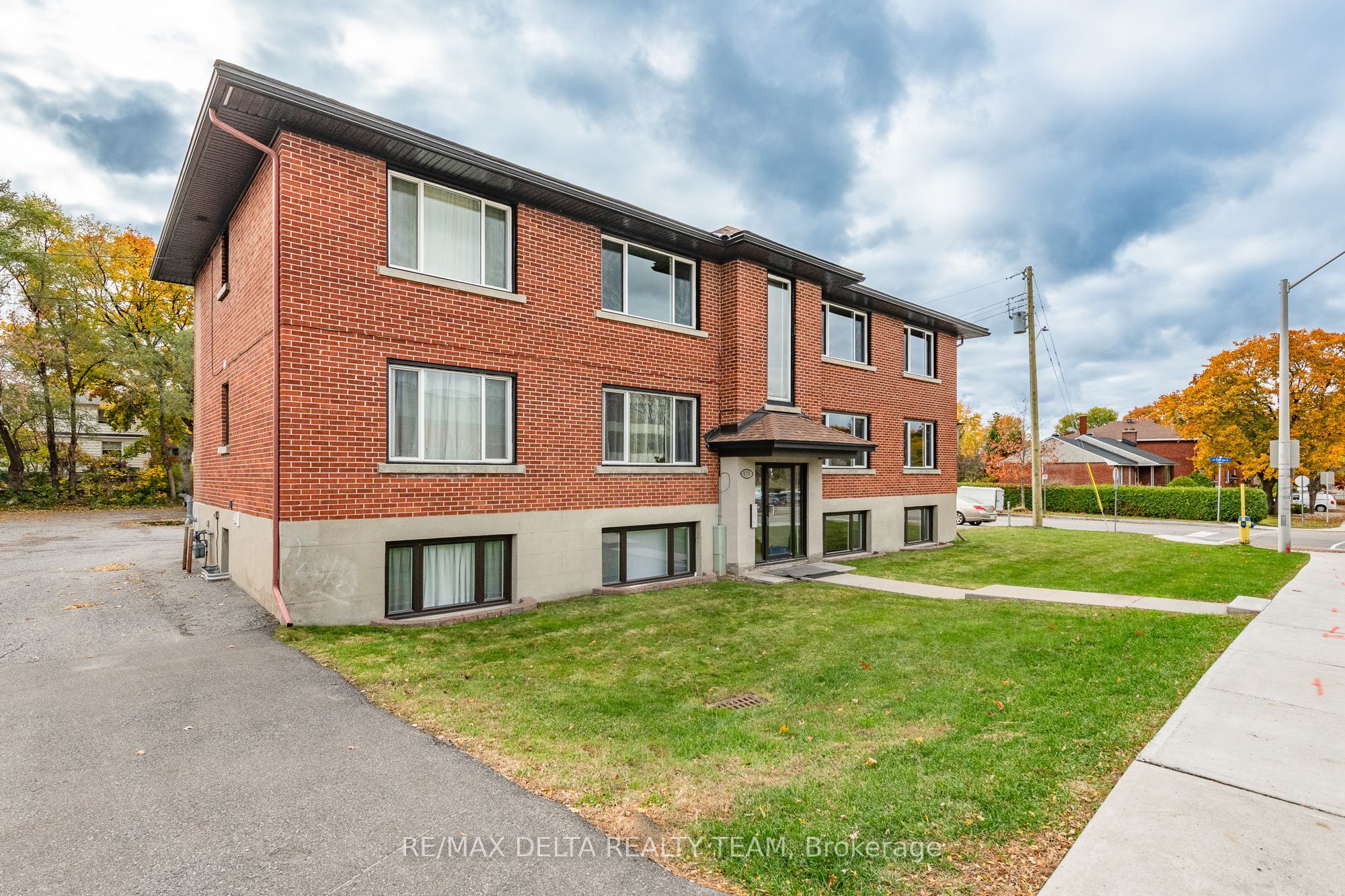416 Dovercourt Avenue 1, Carlingwood - Westboro and Area, ON K2A 0T1 photo 2