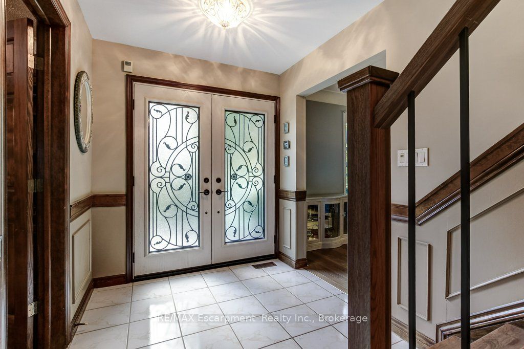 215 Briar Hill Crescent, Hamilton, ON L9G 3M9 photo 3