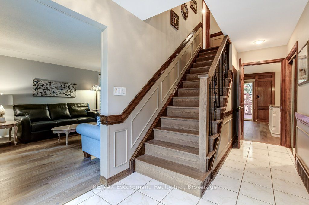 215 Briar Hill Crescent, Hamilton, ON L9G 3M9 photo 4
