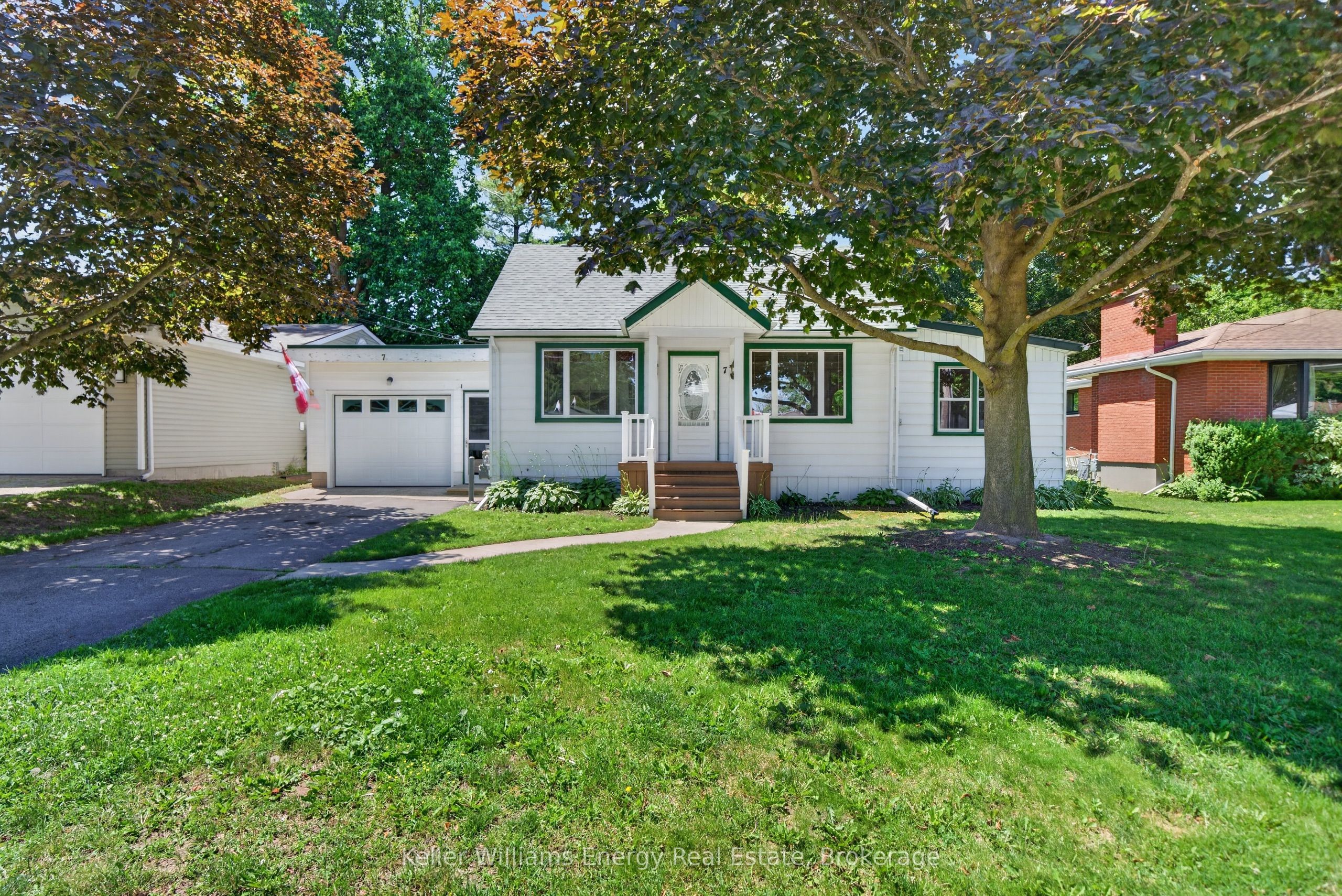 7 Maple Avenue, Prince Edward County, ON K0K 2T0