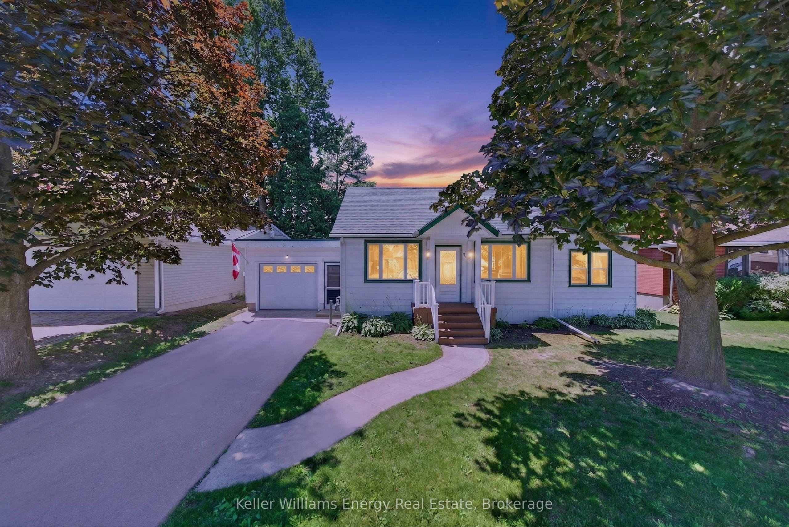 7 Maple Avenue, Prince Edward County, ON K0K 2T0 photo 2