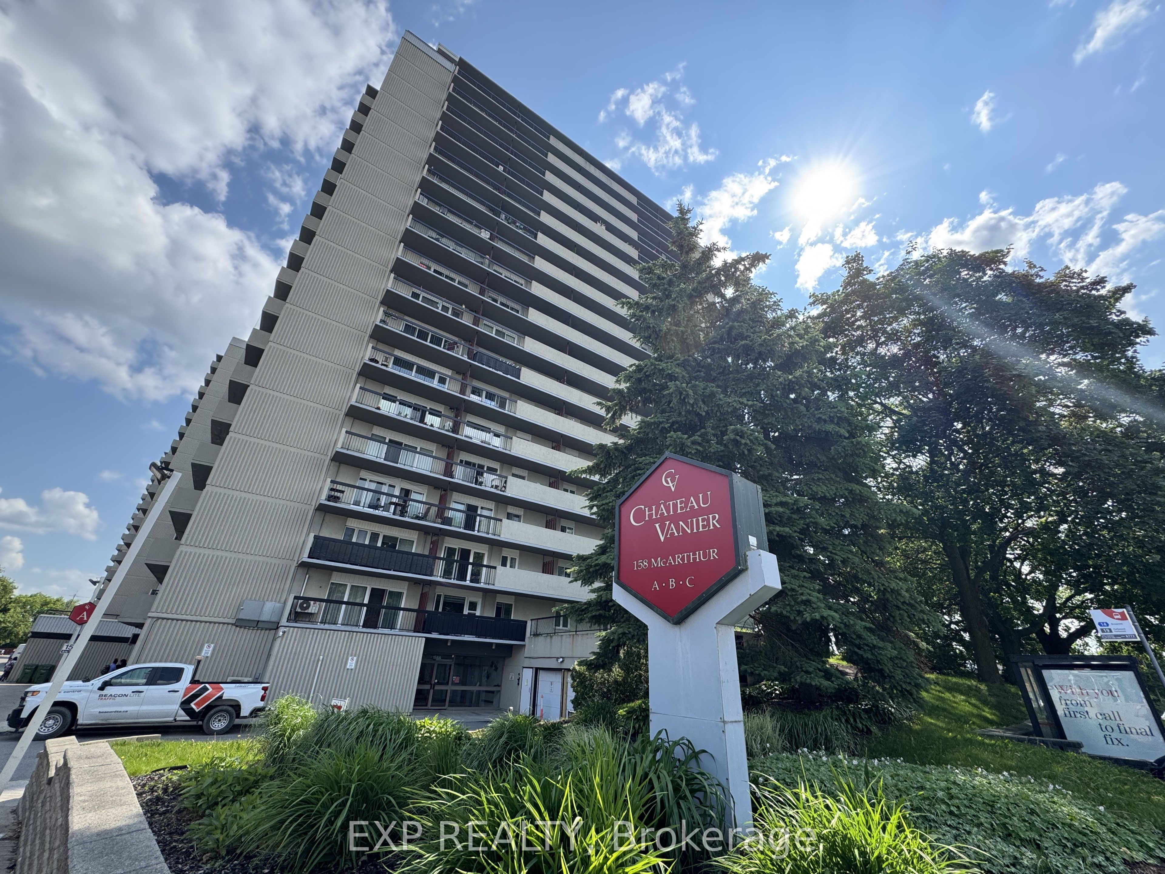 158A McArthur Avenue 909, Vanier and Kingsview Park, ON K1L 7E7 photo 2