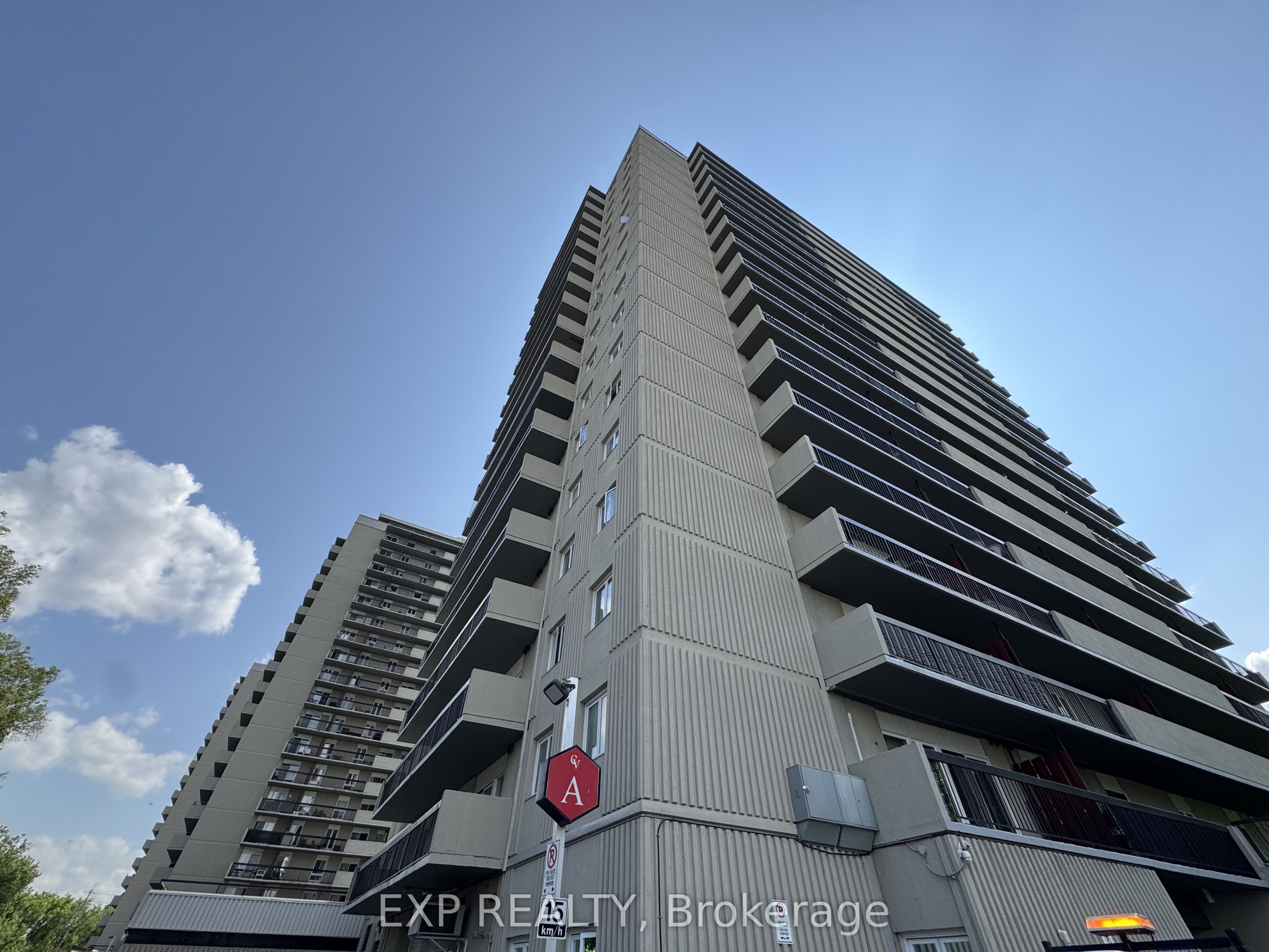 158A McArthur Avenue 909, Vanier and Kingsview Park, ON K1L 7E7 photo 4
