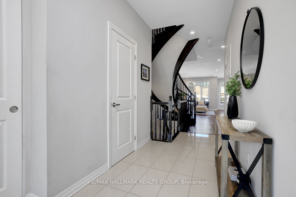 317 Lysander Place, Manor Park - Cardinal Glen and Area, ON K1K 3X8 photo 2