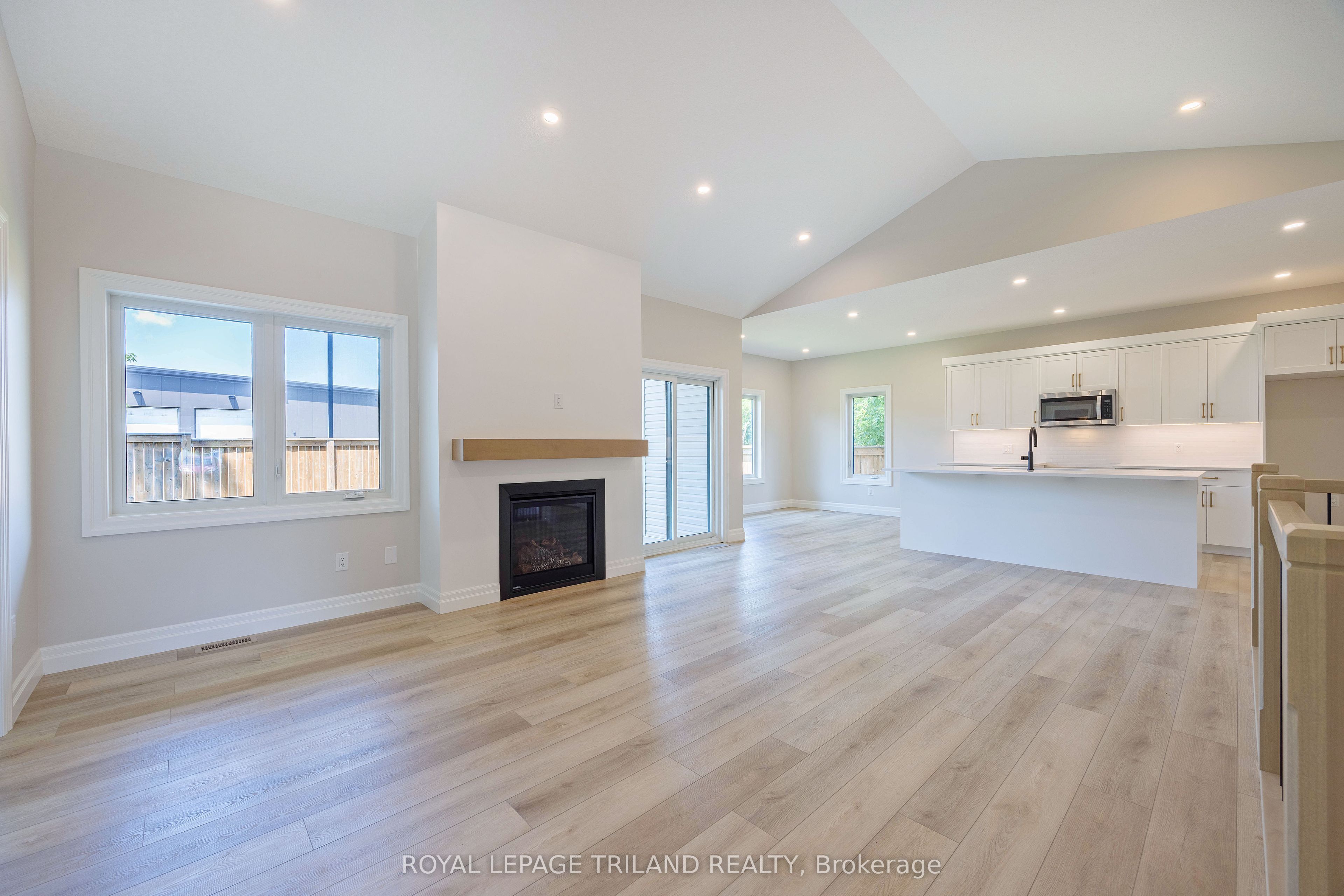 193 Catherine Street, North Middlesex, ON N0M 2K0 photo 4