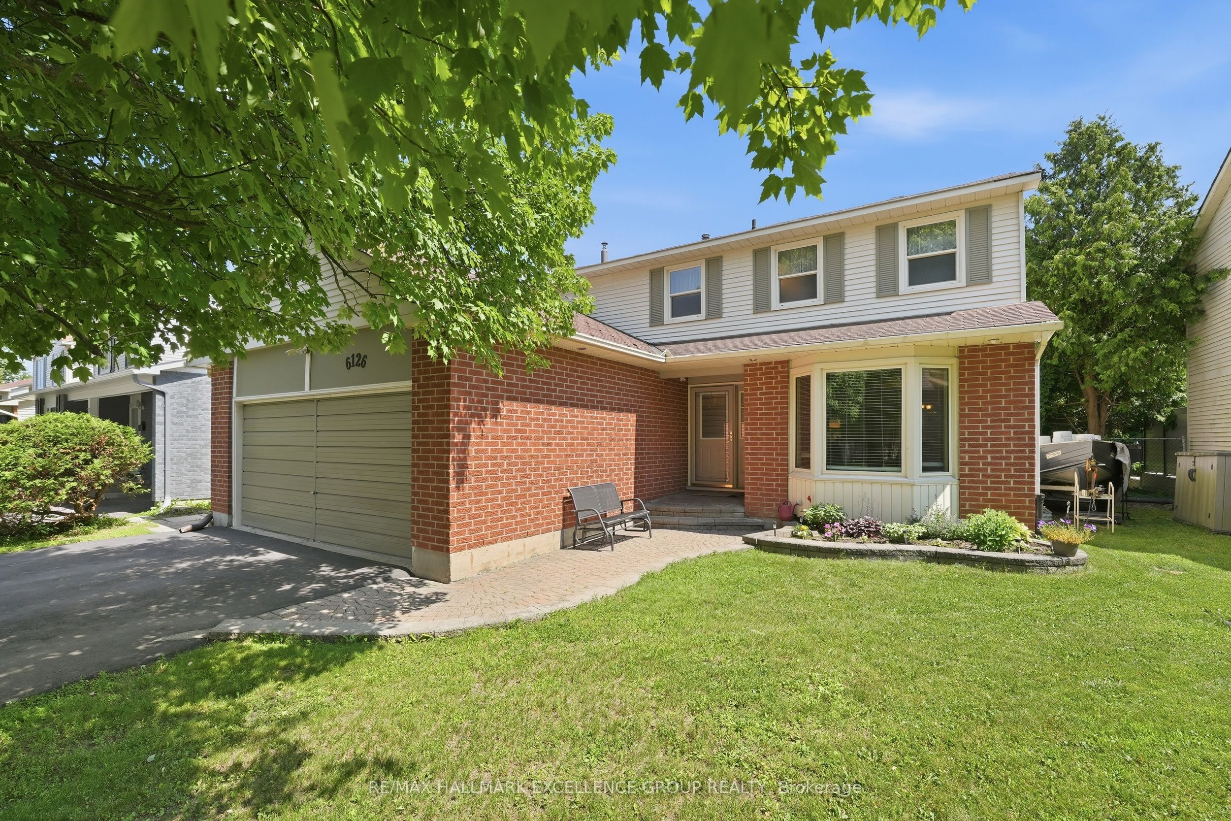 6126 Vineyard Drive, Orleans - Convent Glen and Area, ON K1C 2N6 photo 2