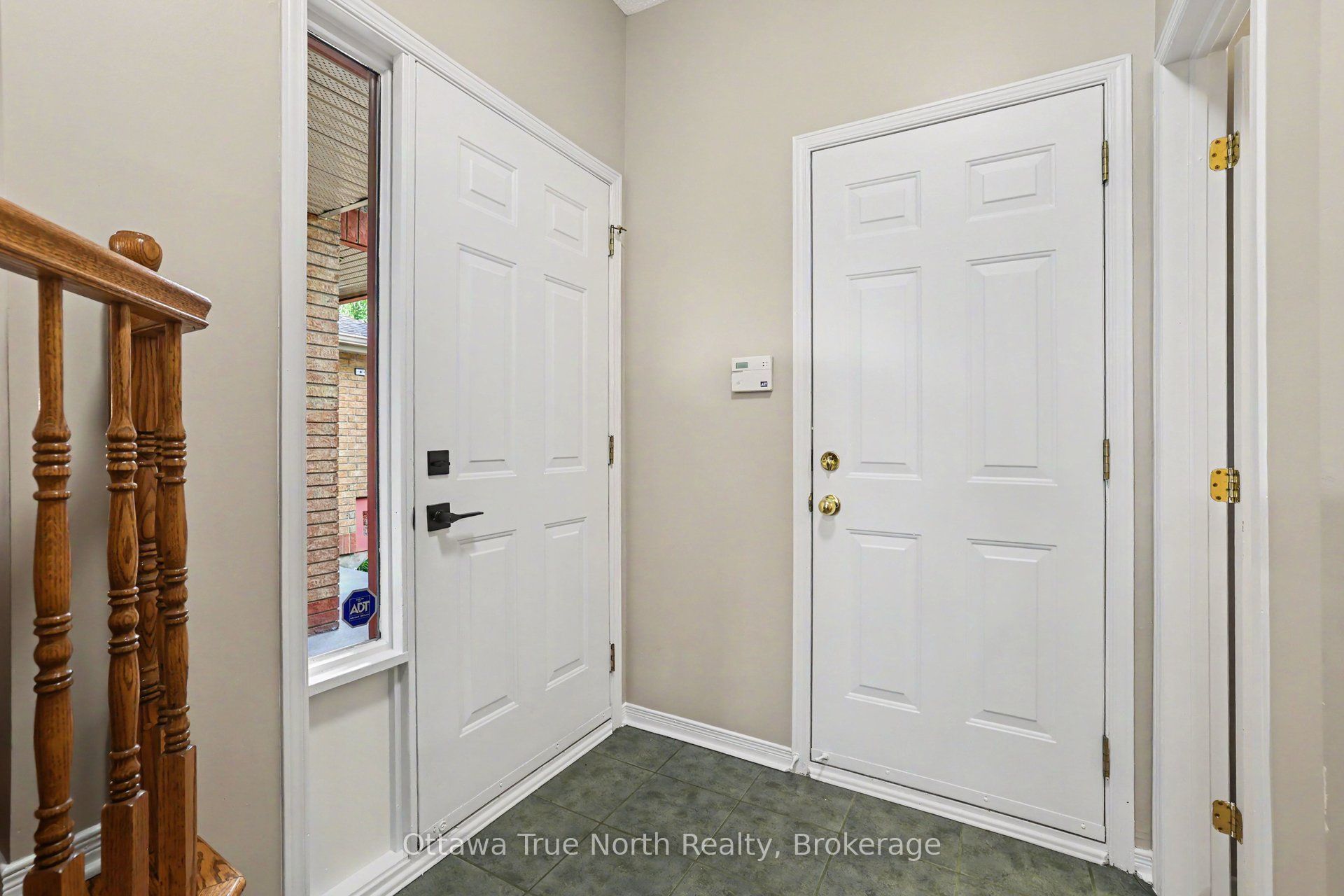 187 Kincardine Drive, Kanata, ON K2V 1C5 photo 2