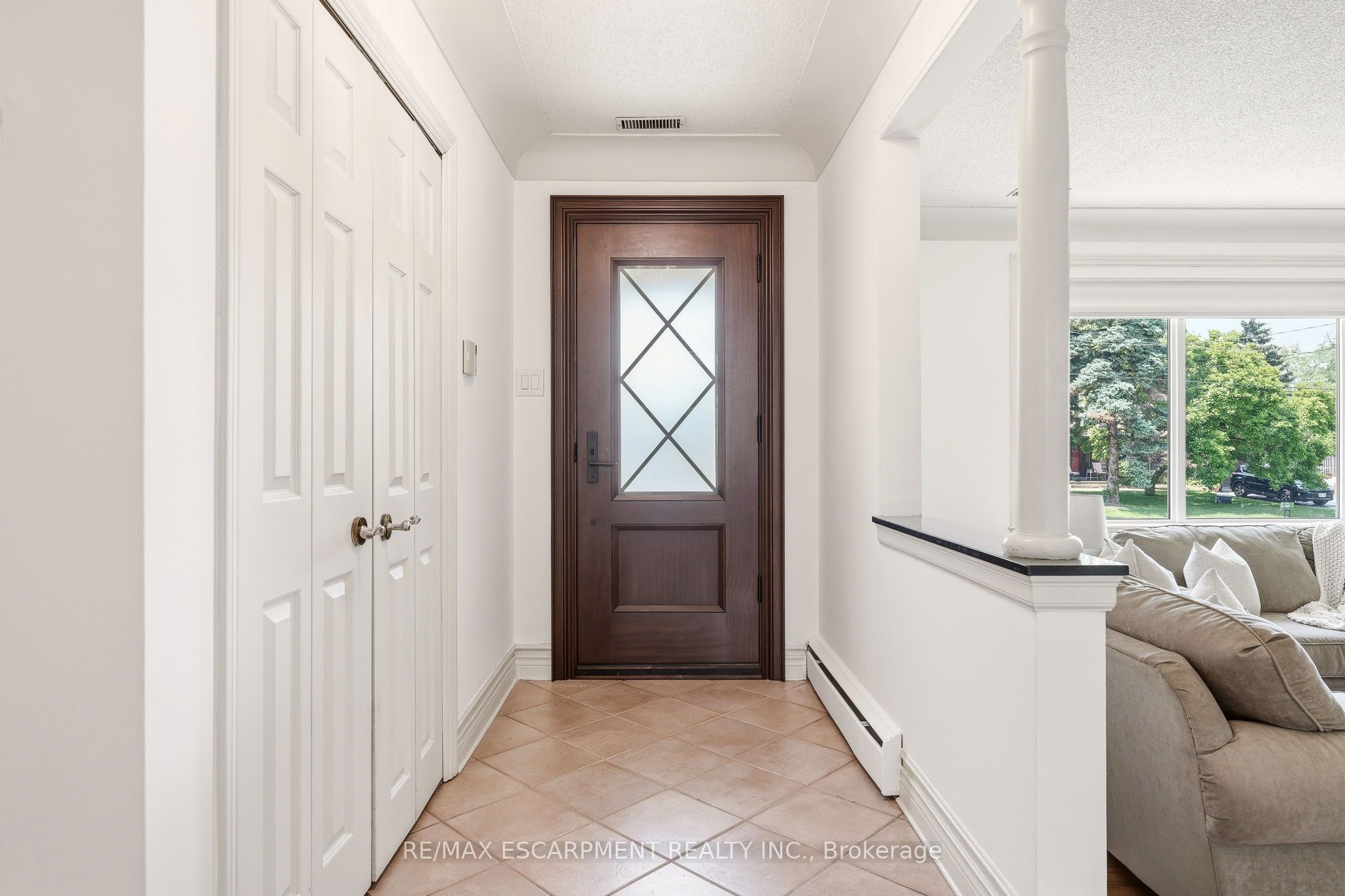 27 Brentwood Drive, Hamilton, ON L8G 2W9 photo 4