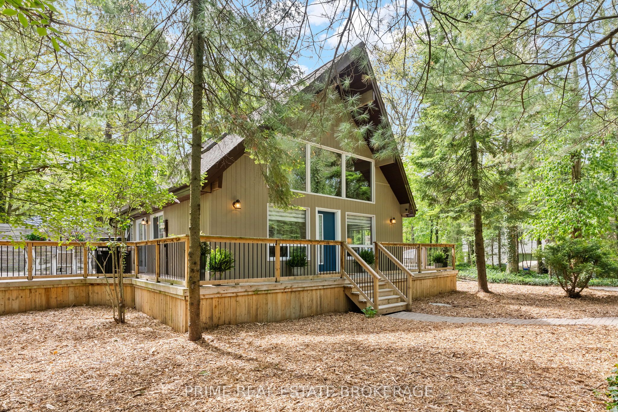 10291 Pines Parkway, Lambton Shores, ON N0M 1T0