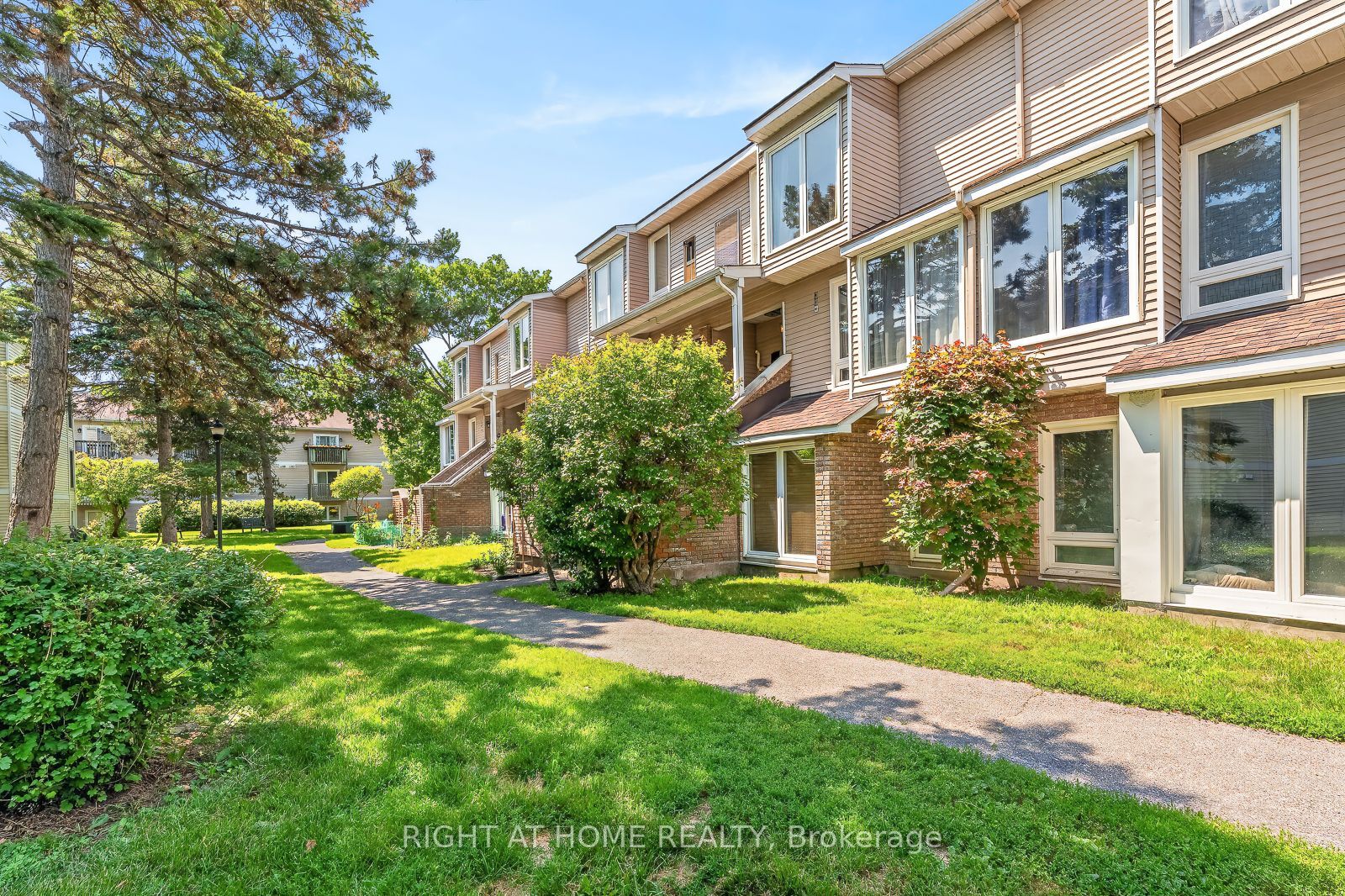 6B Shehyn Lane 15, Tanglewood - Grenfell Glen - Pineglen, ON K2G 4Y2 photo 2