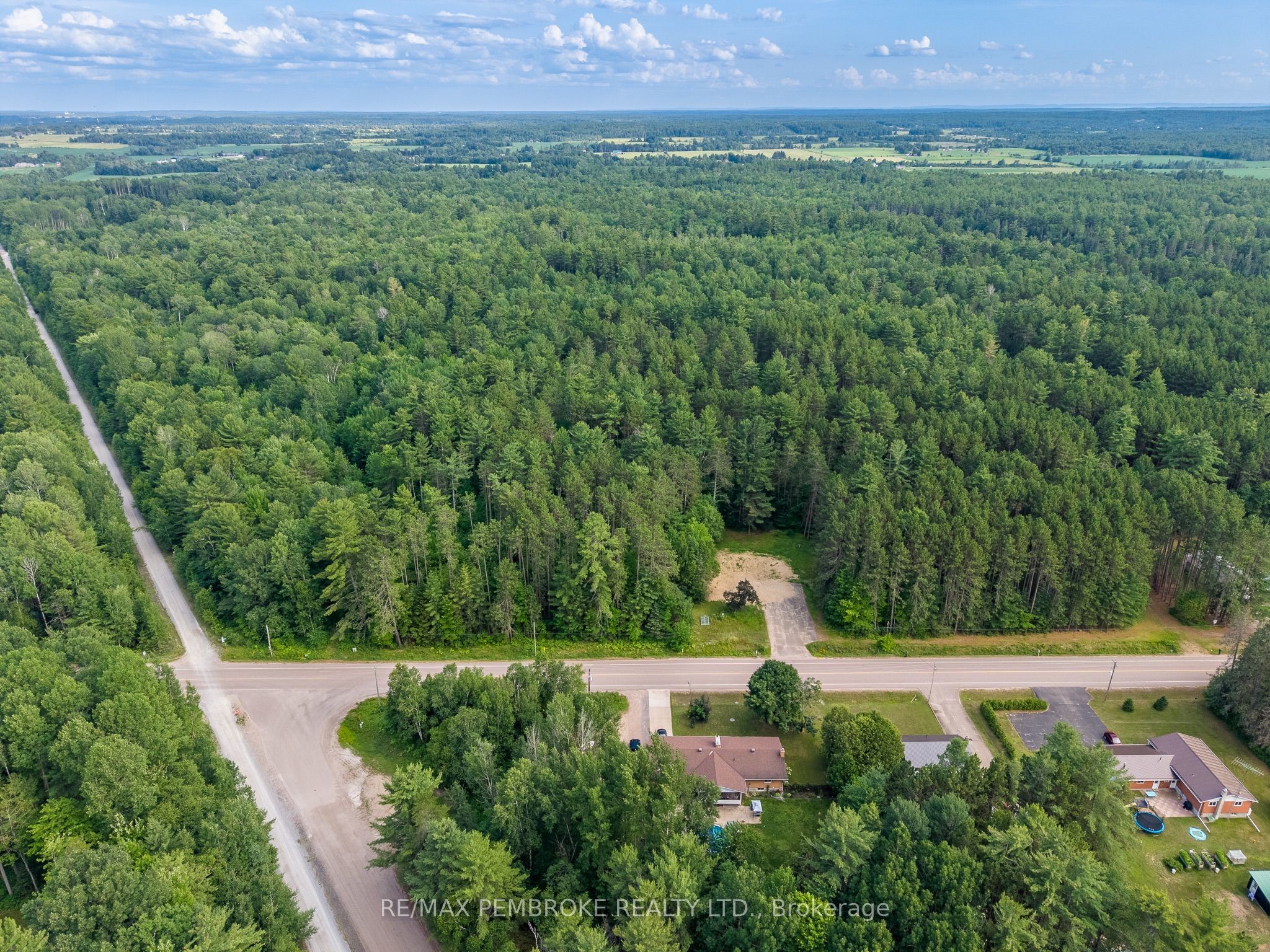 121 Achray Road, Laurentian Valley, ON K8A 6W7