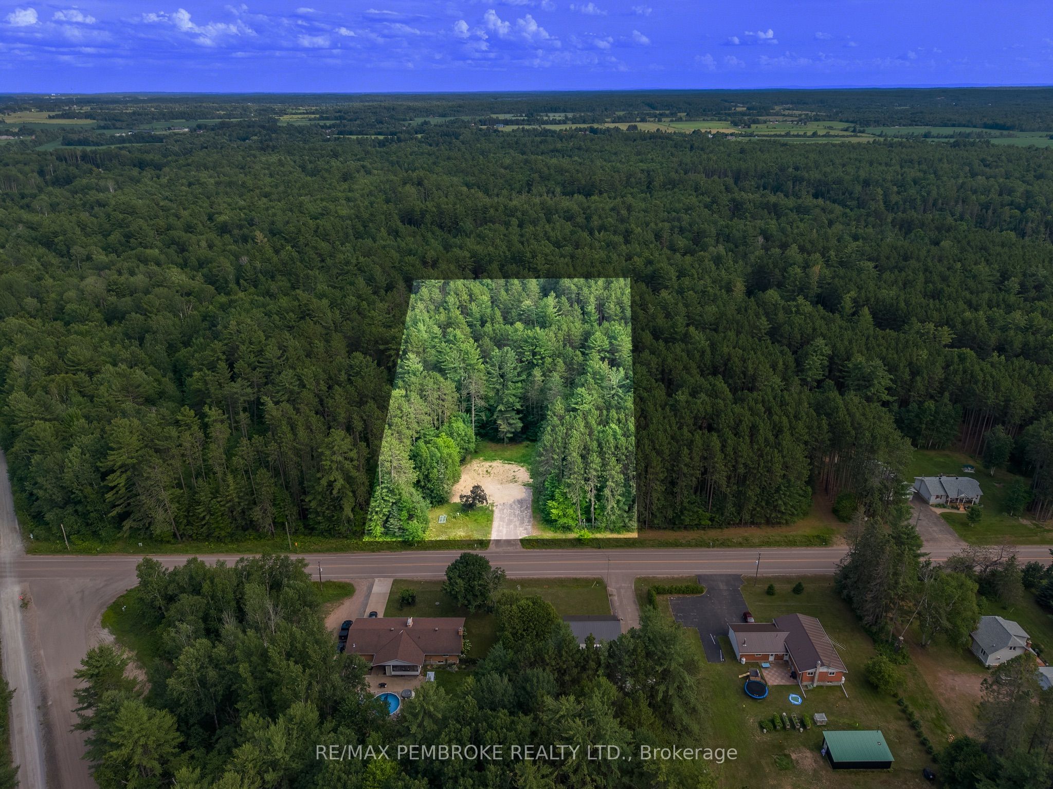 121 Achray Road, Laurentian Valley, ON K8A 6W7 photo 2