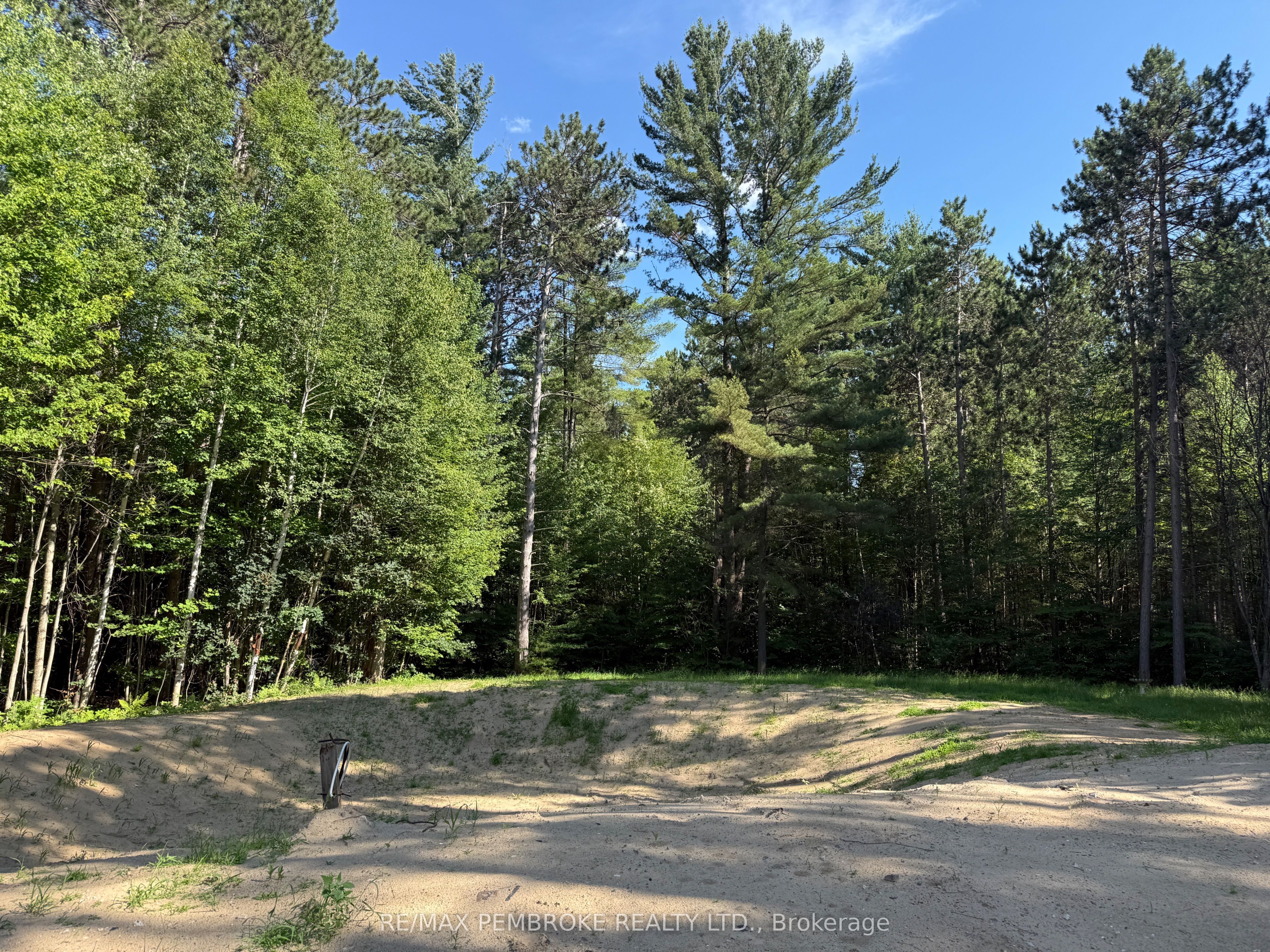 121 Achray Road, Laurentian Valley, ON K8A 6W7 photo 4