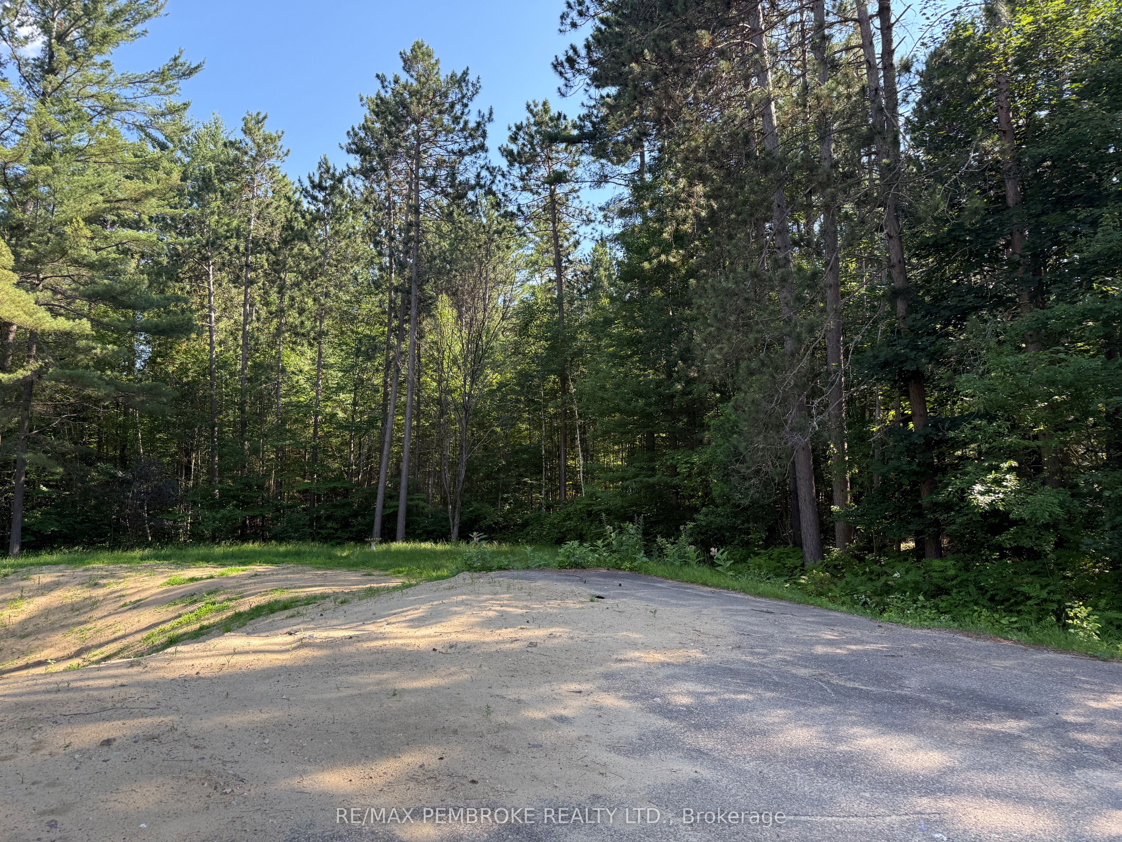 121 Achray Road, Laurentian Valley, ON K8A 6W7 photo 5