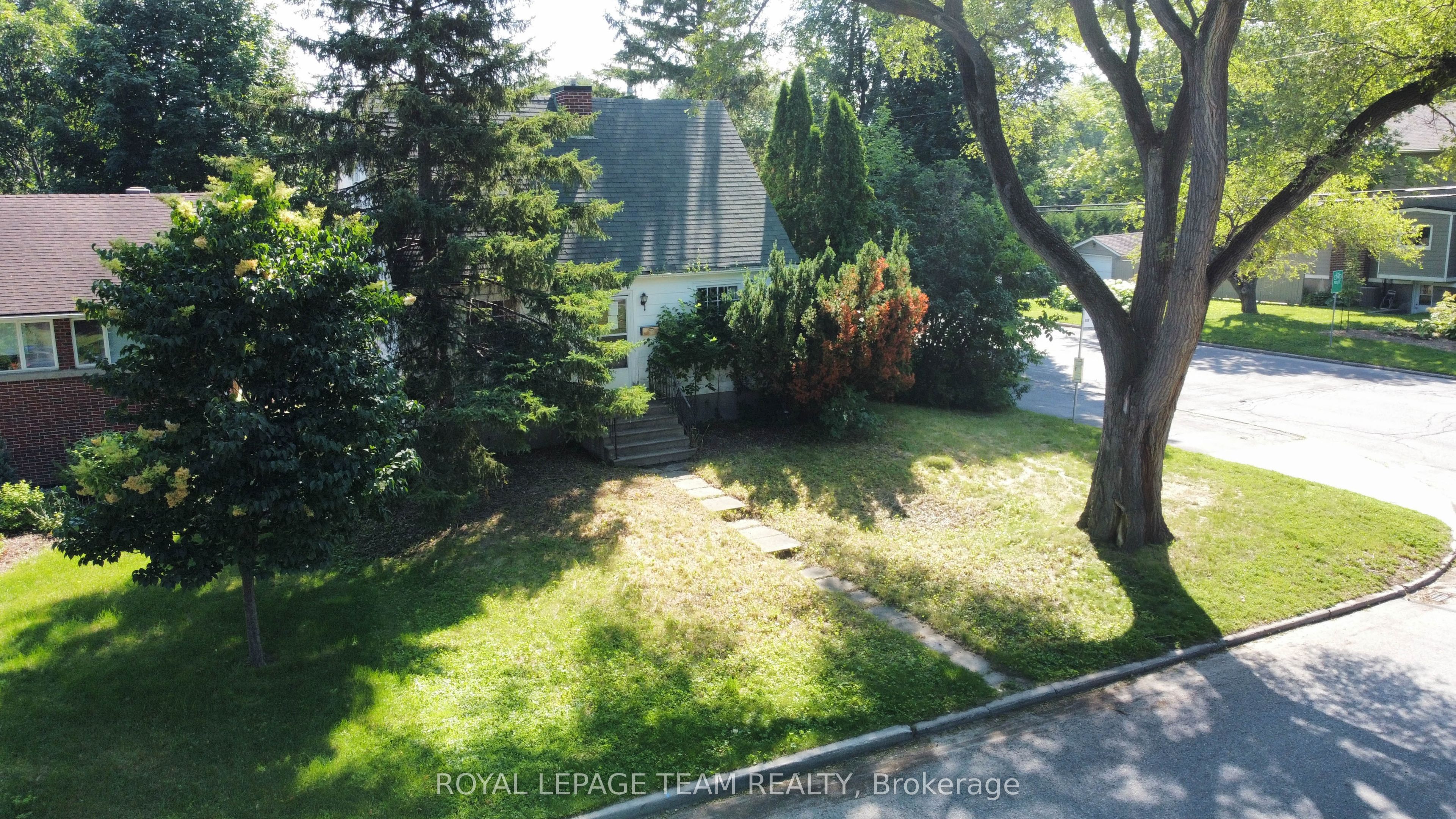 637 Windermere Avenue, Carlingwood - Westboro and Area, ON K2A 2W7 photo 2