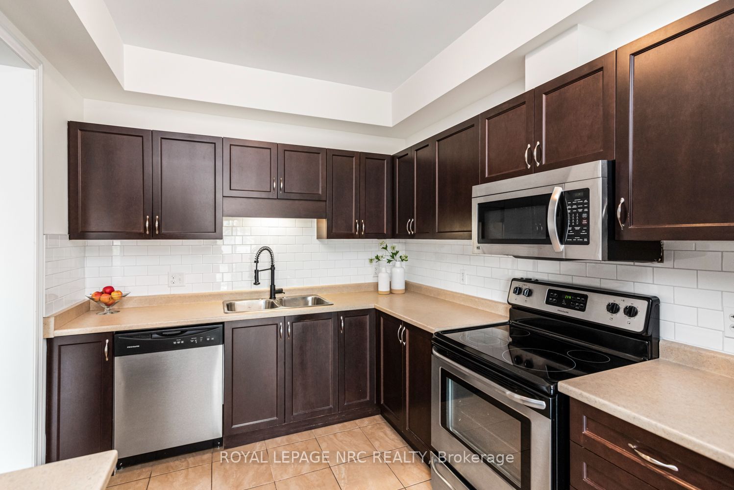 45 Seabreeze Crescent 22, Hamilton, ON L8E 0G1 photo 3