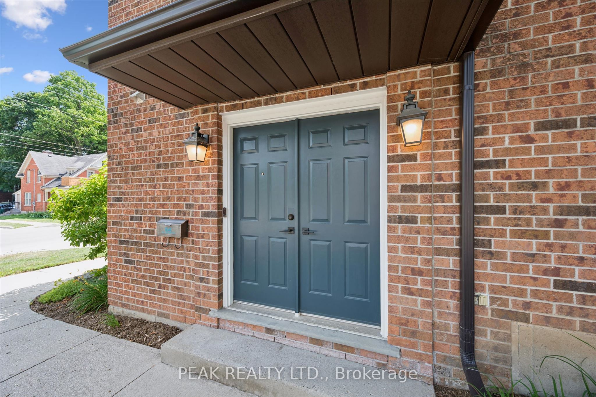 64 Allen Street W 1, Waterloo, ON N2L 1C8 photo 5