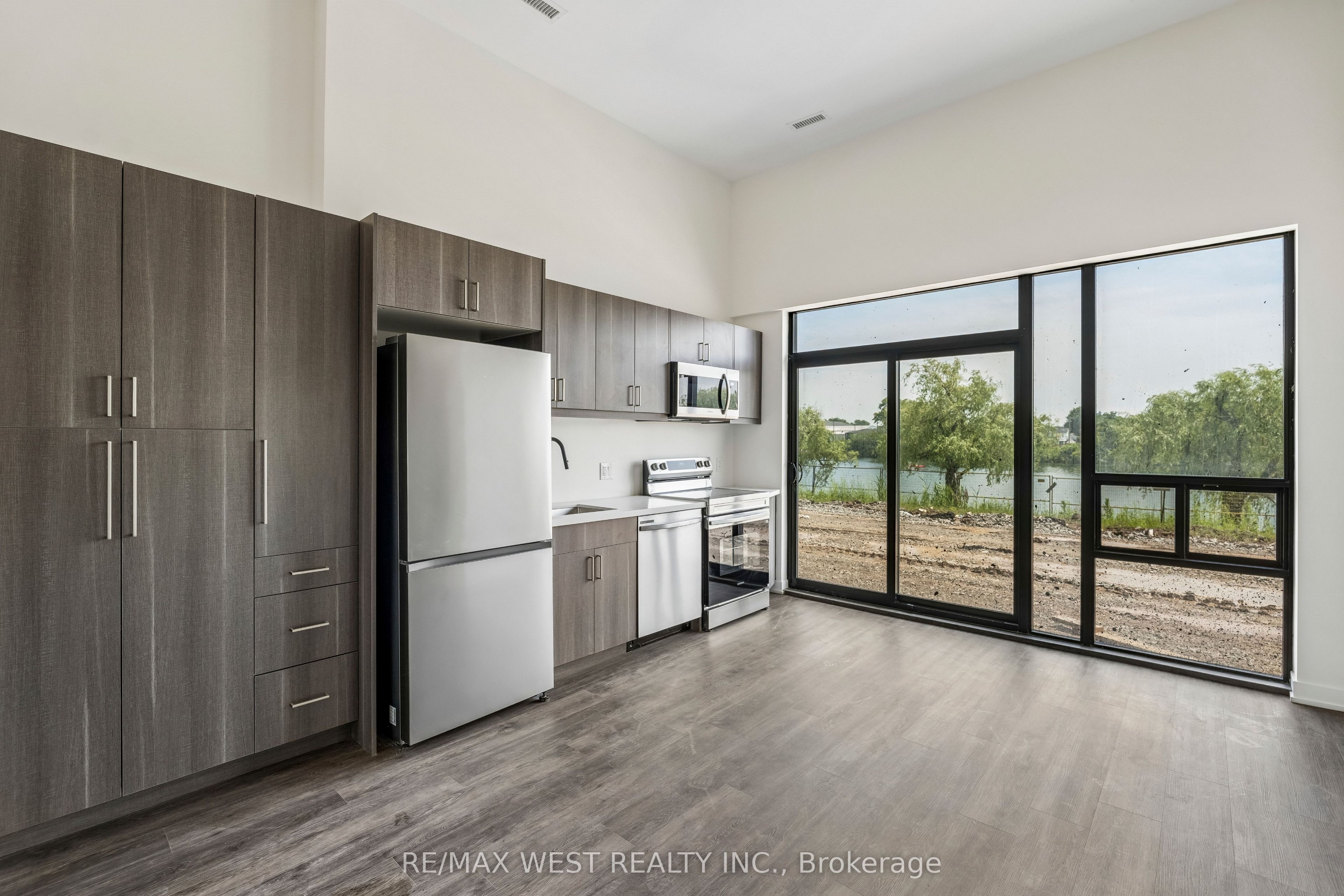 350 Prince Charles Drive S 114, Welland, ON L3C 0L6