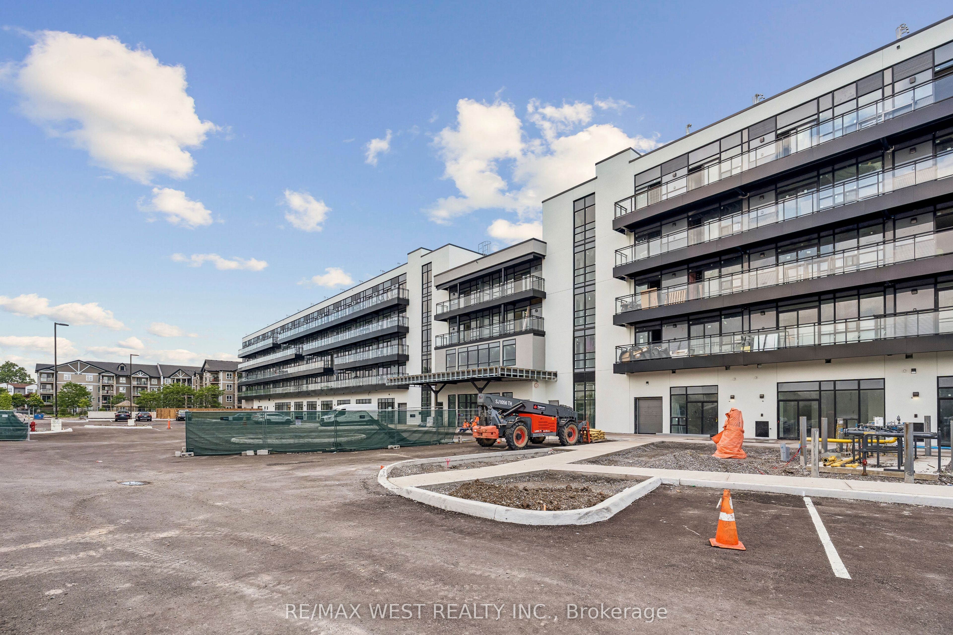 350 Prince Charles Drive S 114, Welland, ON L3C 0L6 photo 3