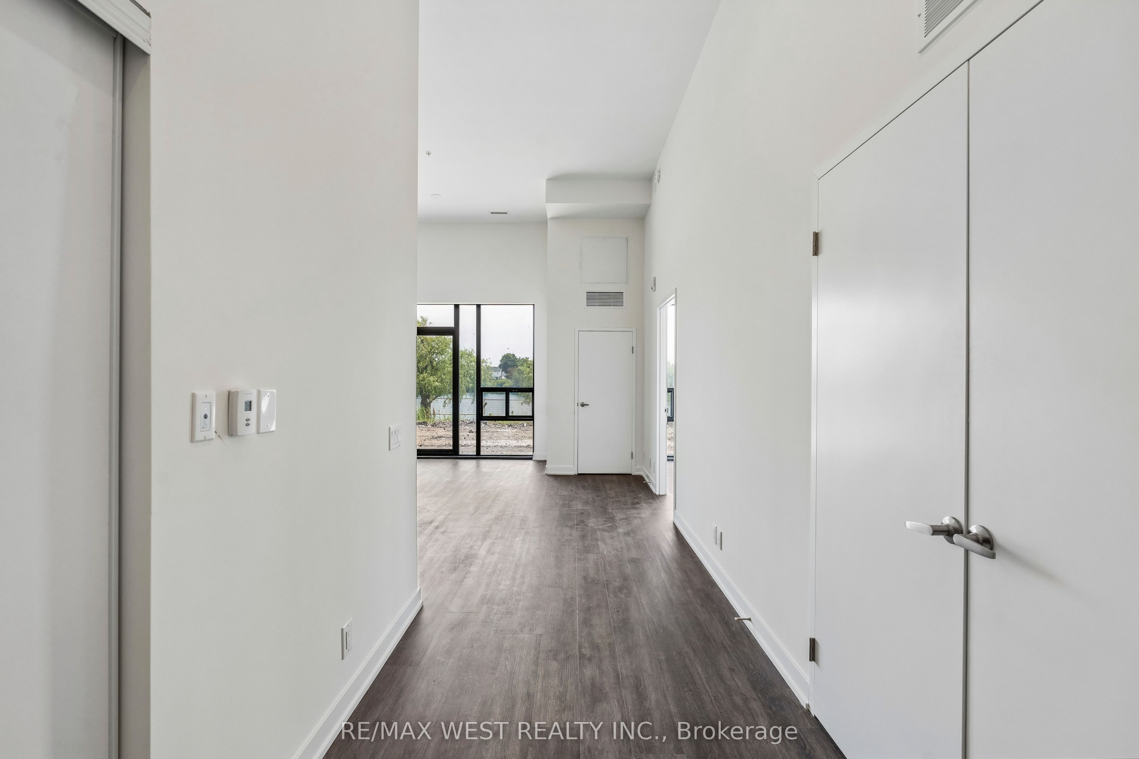 350 Prince Charles Drive S 114, Welland, ON L3C 0L6 photo 4