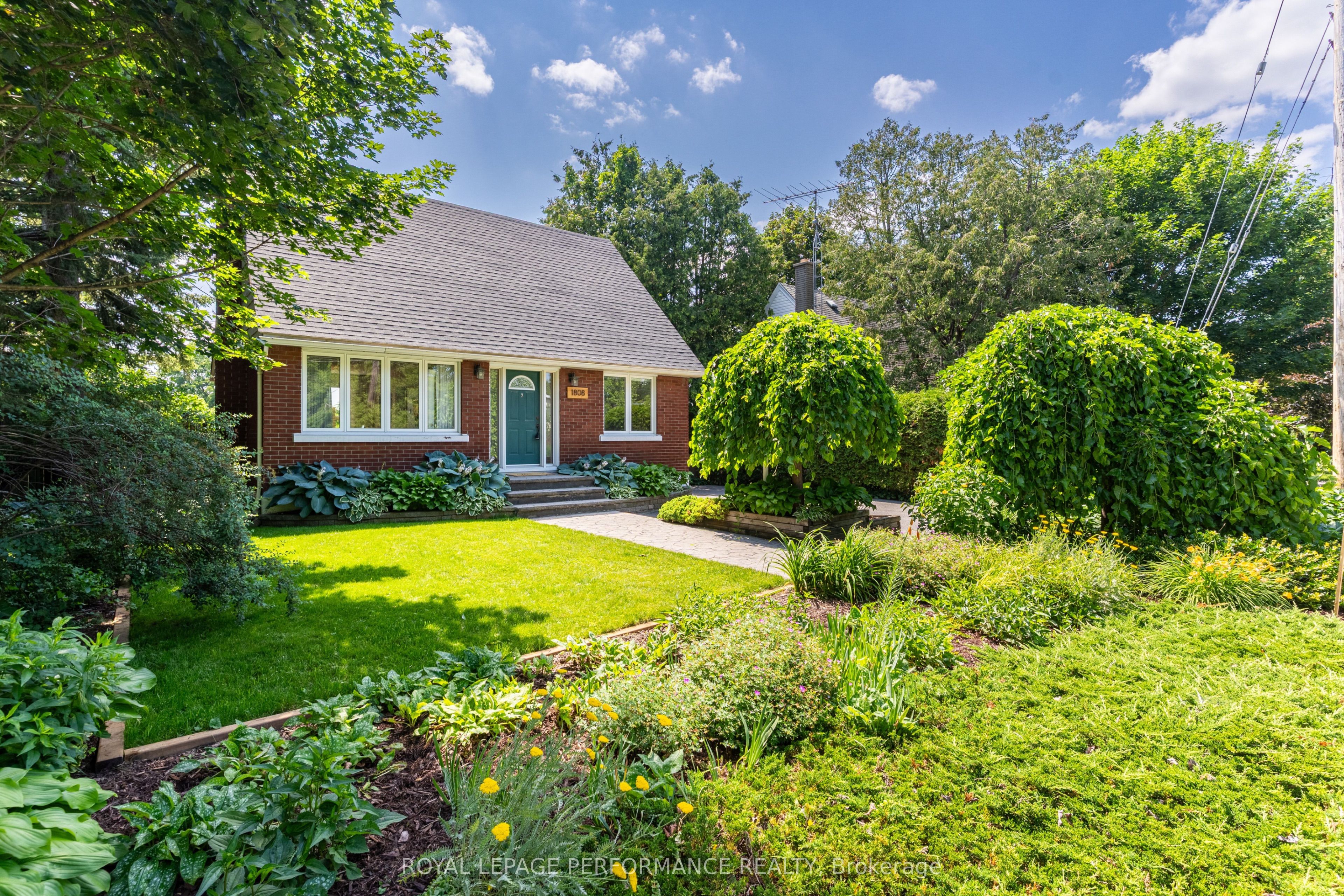 1808 Russell Road, Elmvale Acres and Area, ON K1G 1L5