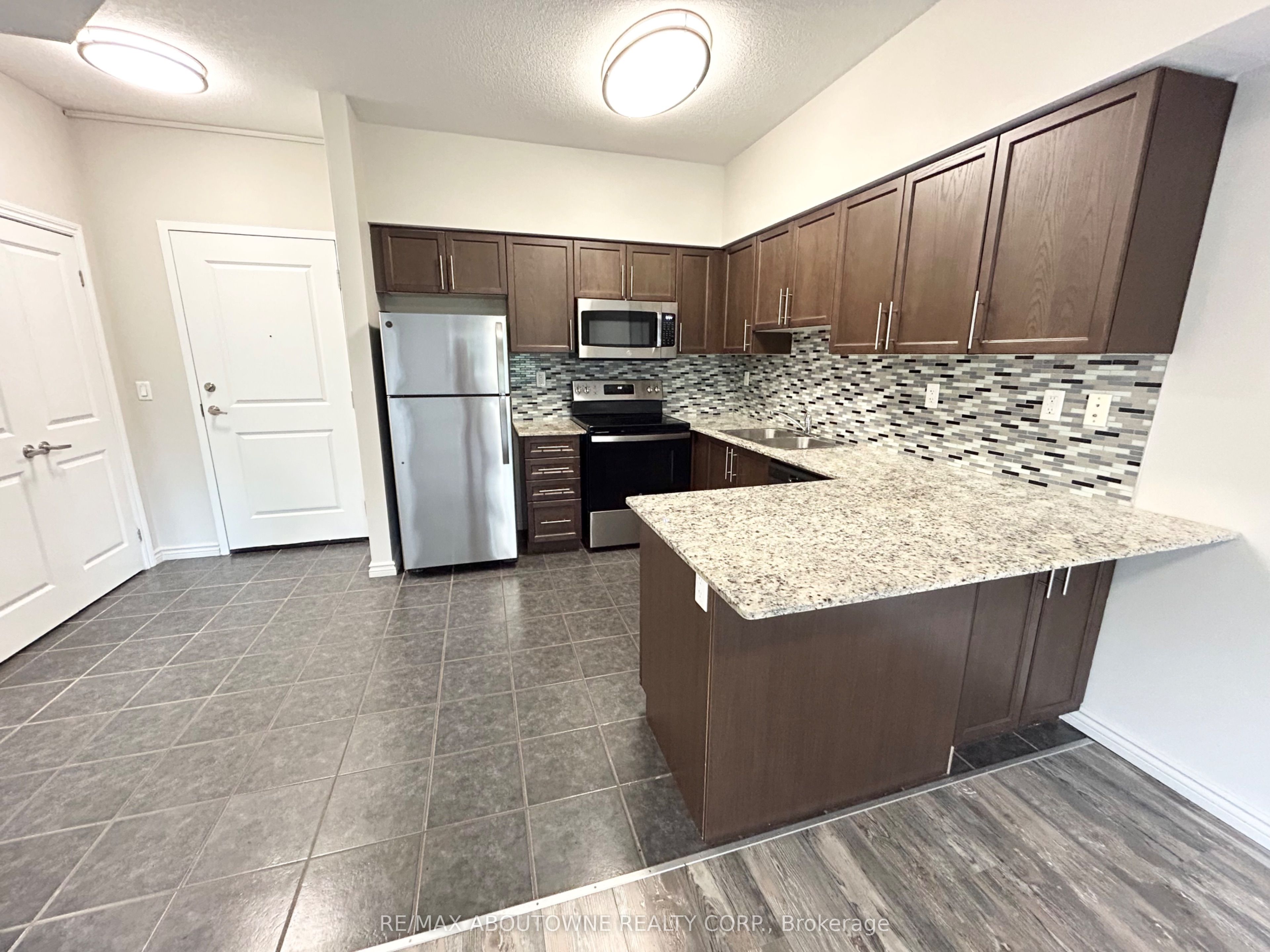 5 Rittenhouse Road 203, Kitchener, ON N2E 2M8 photo 2