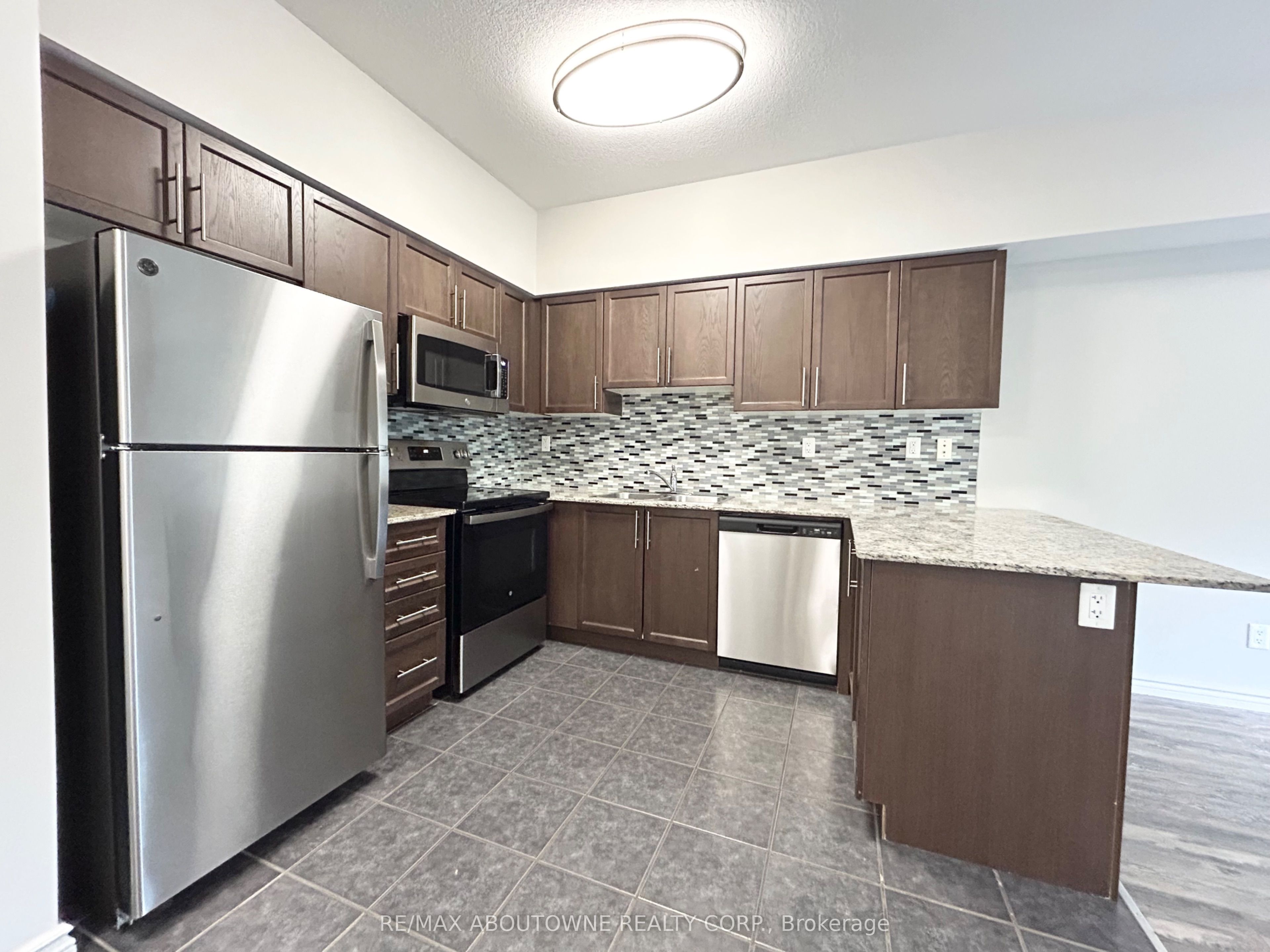 5 Rittenhouse Road 203, Kitchener, ON N2E 2M8 photo 3