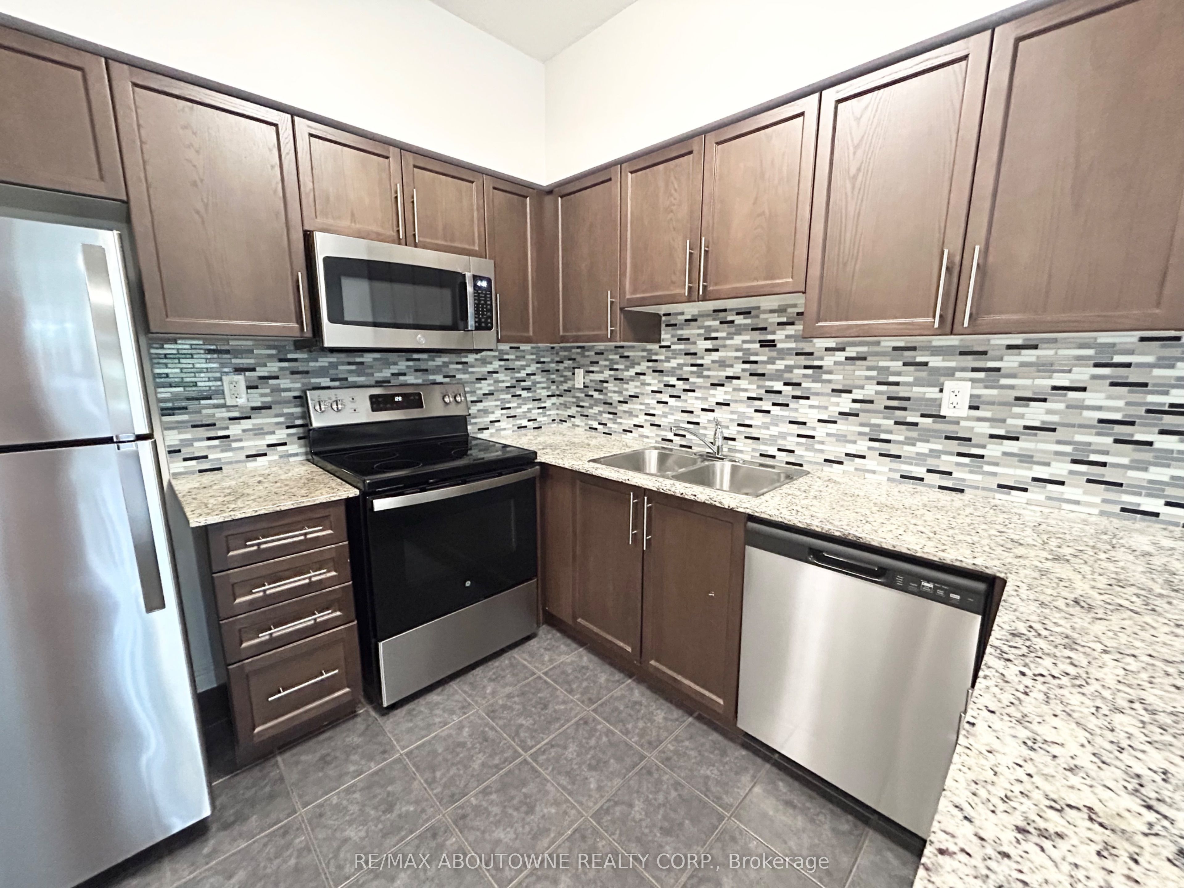5 Rittenhouse Road 203, Kitchener, ON N2E 2M8 photo 4