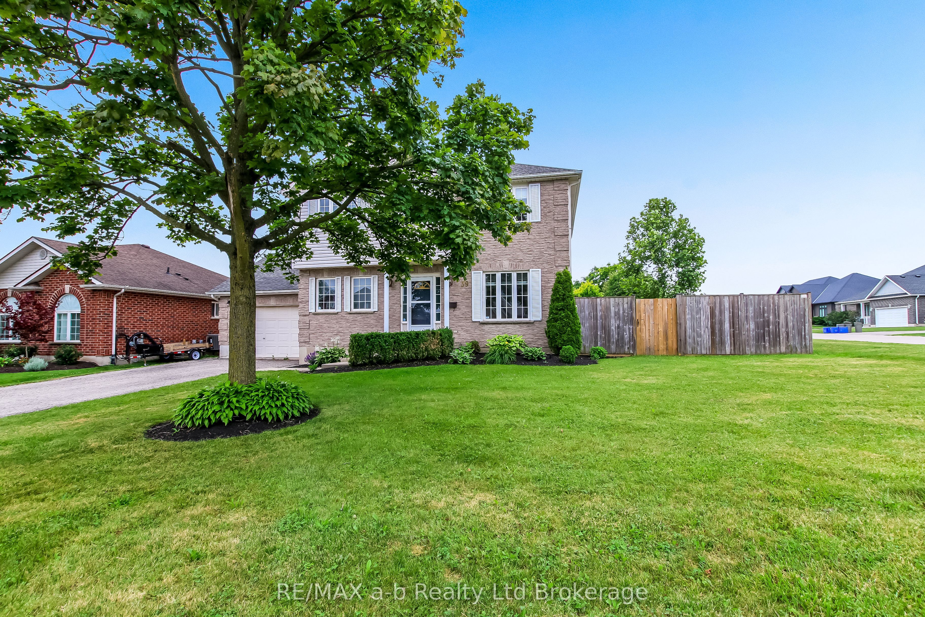 39 Primrose Drive, Tillsonburg, ON N4G 5S7 photo 2