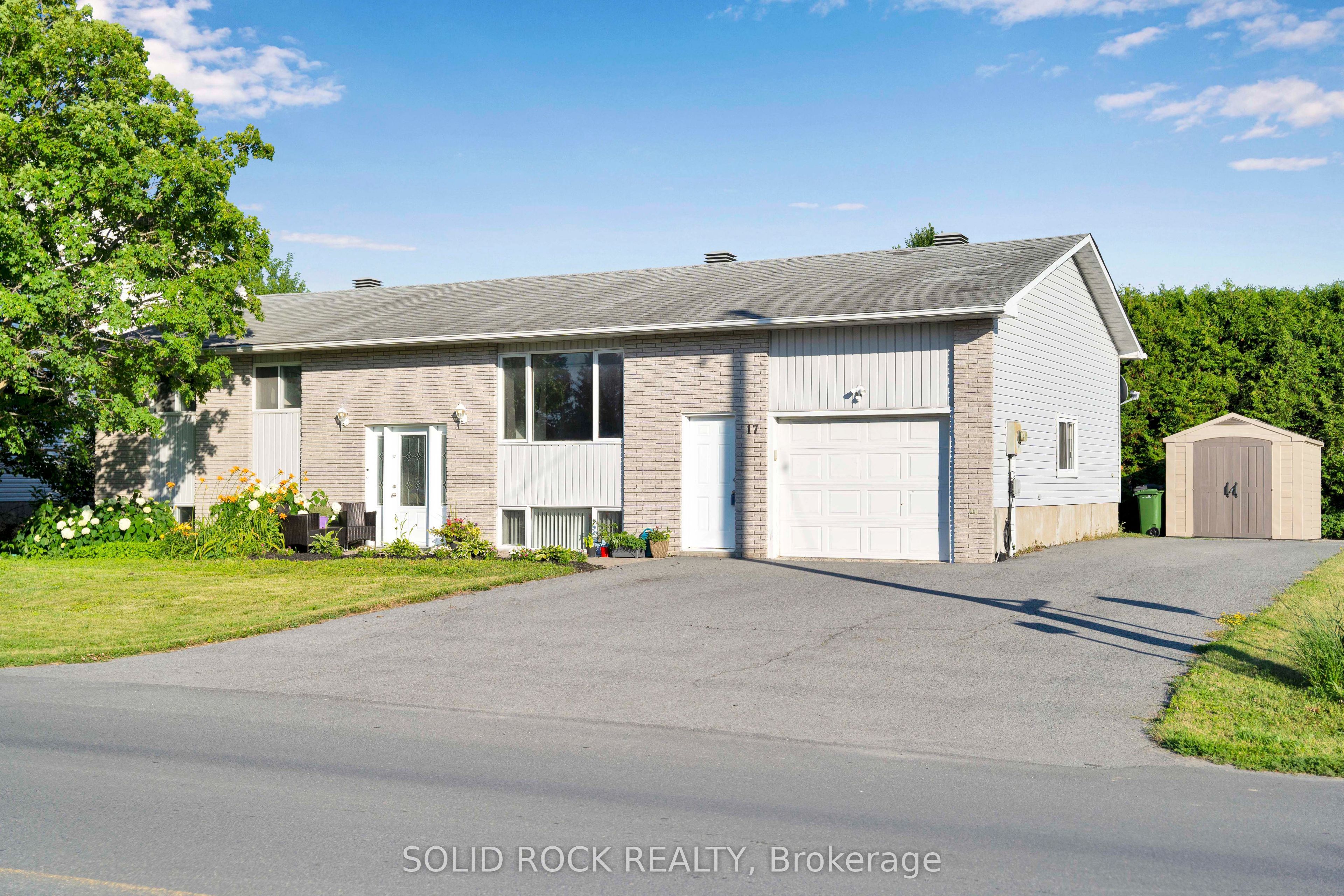 17 Blais Street, Russell, ON K0A 1W0