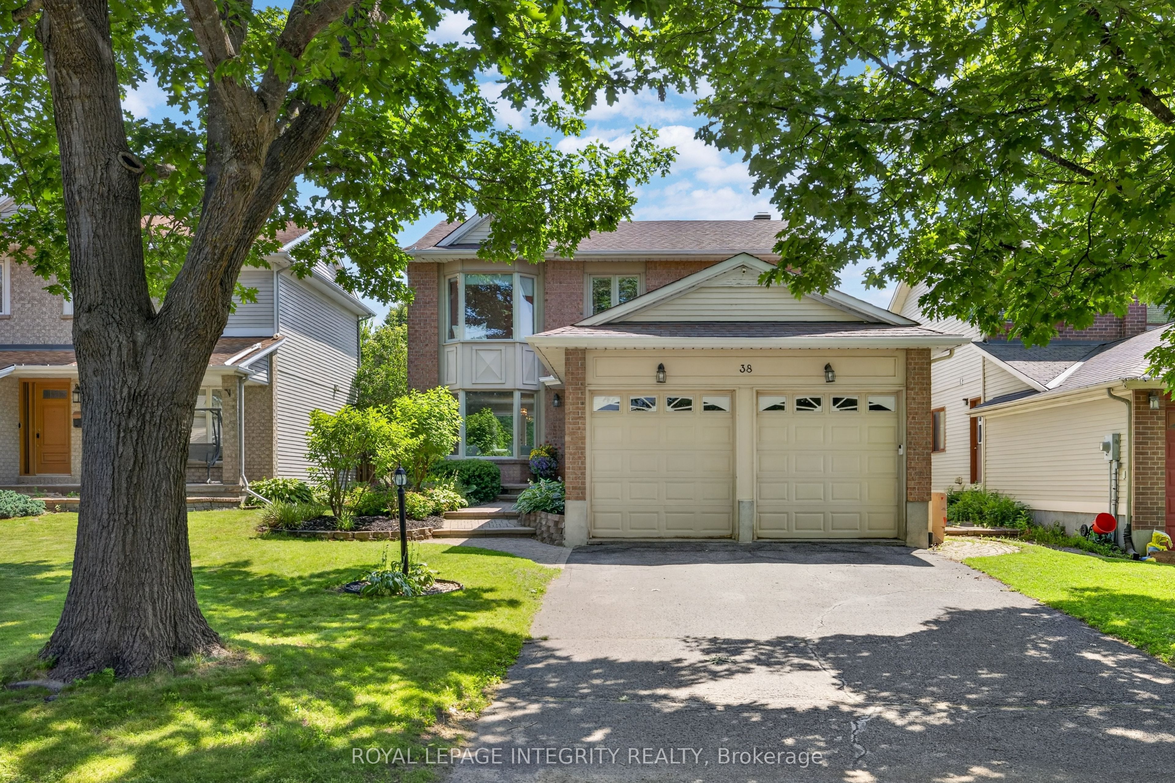 38 Pebble Creek Crescent, Kanata, ON K2M 2L4