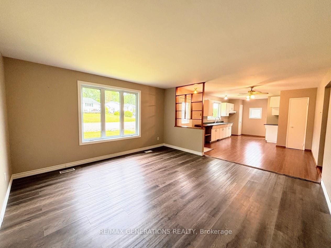 62 Redwing Avenue, Manitouwadge, ON P0T 2C0 photo 2