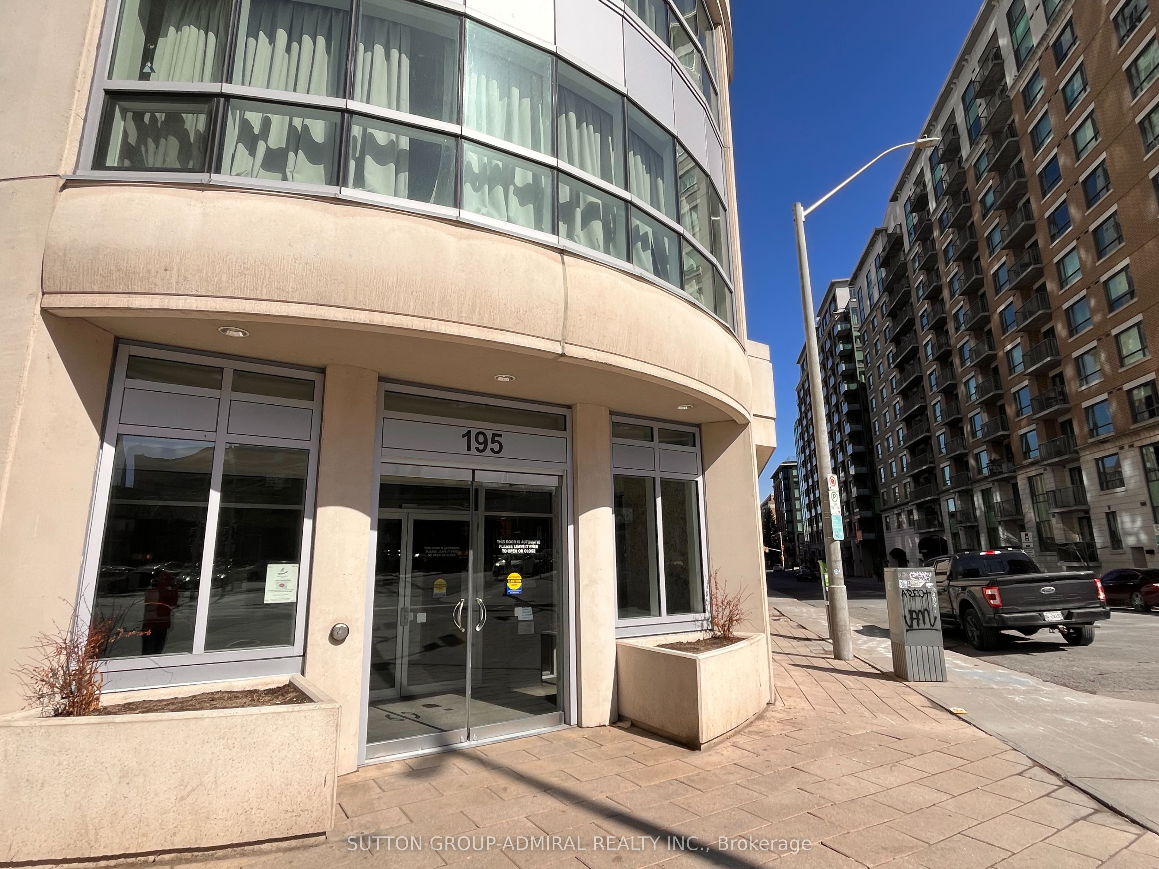 195 BESSERER Street 803, Lower Town - Sandy Hill, ON K1N 0B6 photo 2