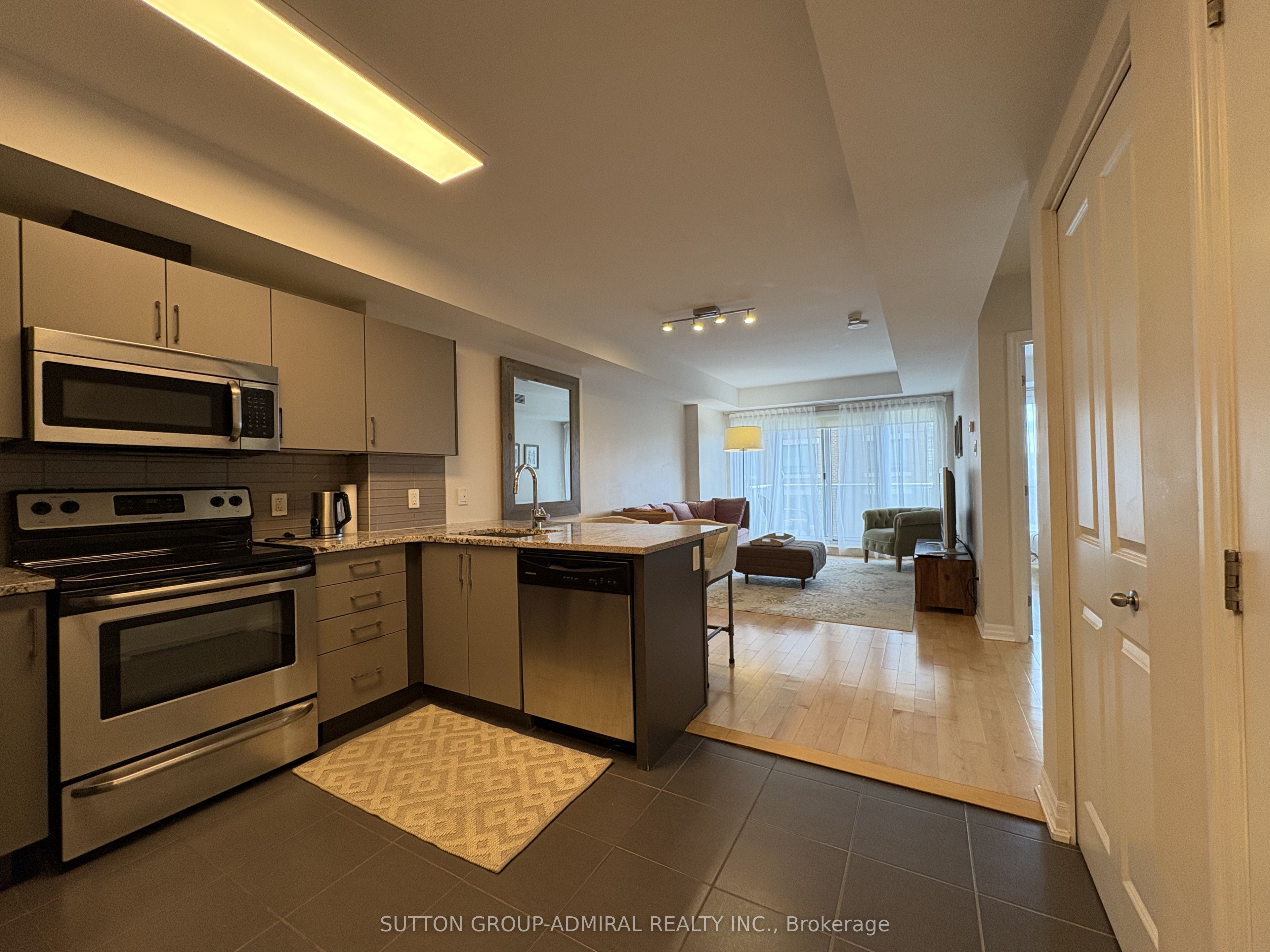 195 BESSERER Street 803, Lower Town - Sandy Hill, ON K1N 0B6 photo 5