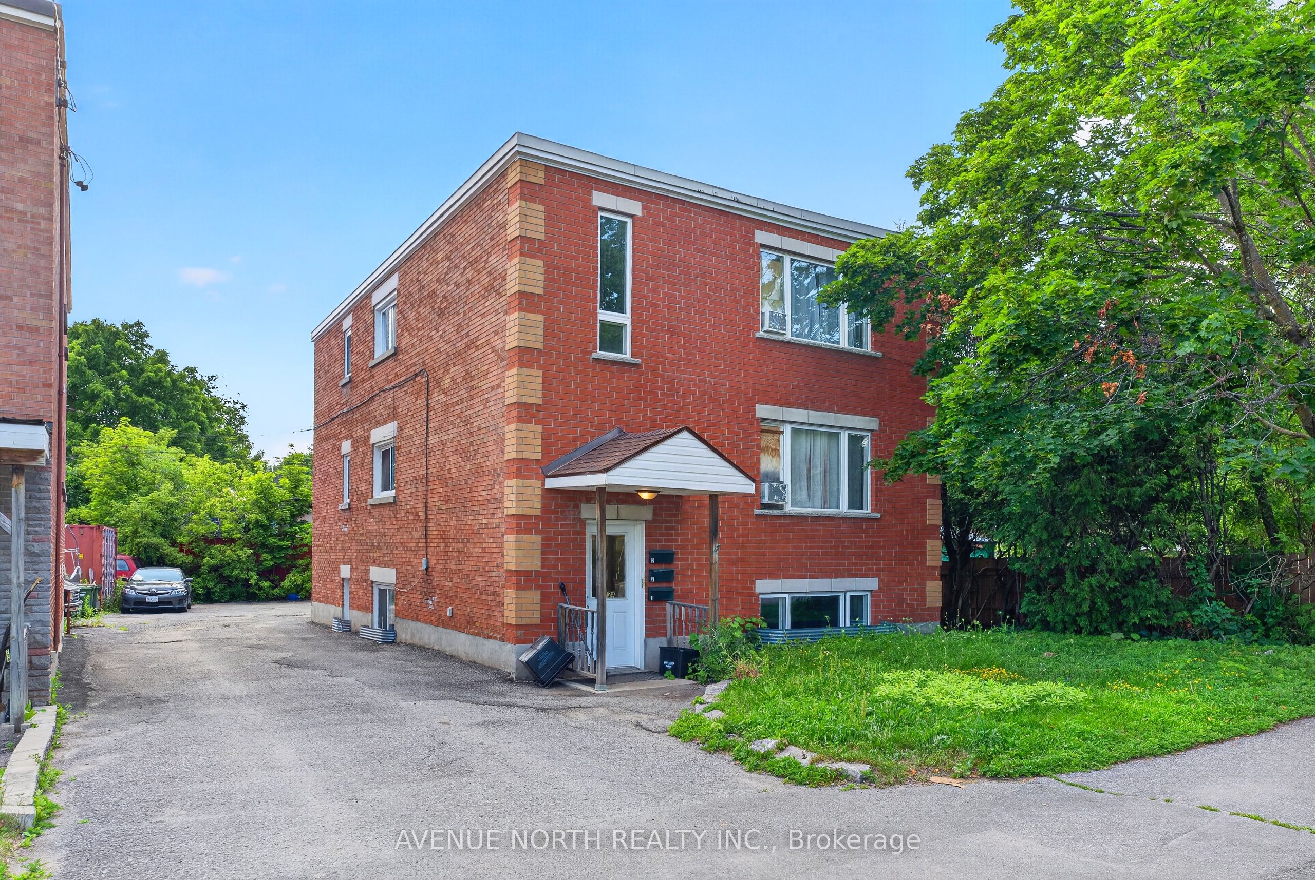 734 De L'eglise Street, Vanier and Kingsview Park, ON K1K 3K6 photo 2