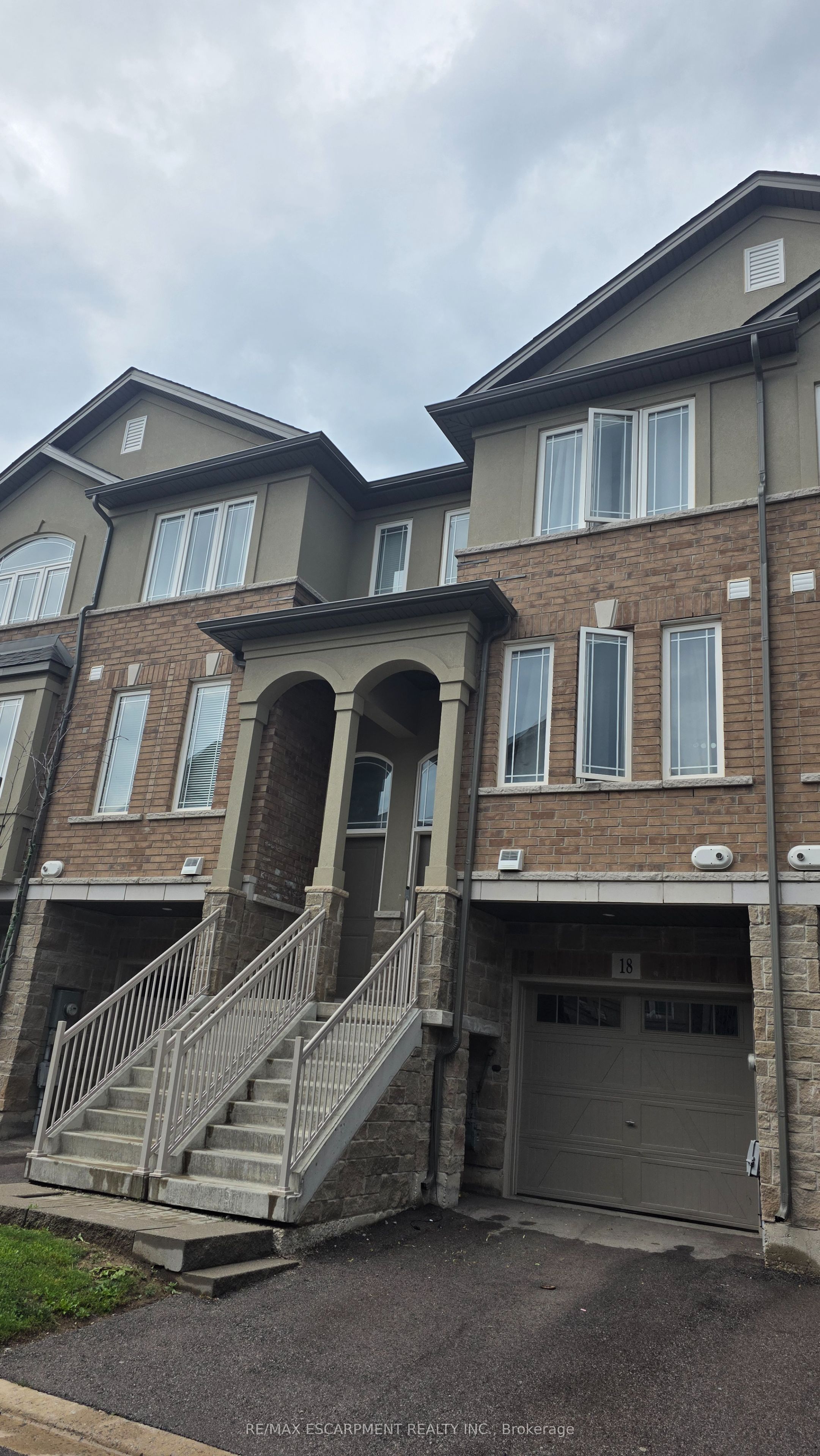 18 AQUA Lane, Hamilton, ON L0R 1P0 photo 2