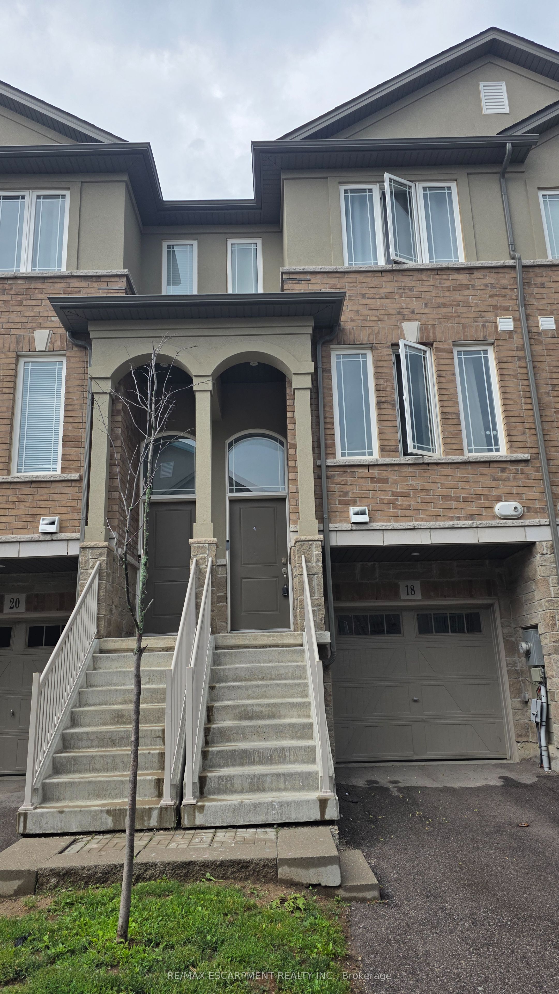 18 AQUA Lane, Hamilton, ON L0R 1P0 photo 4