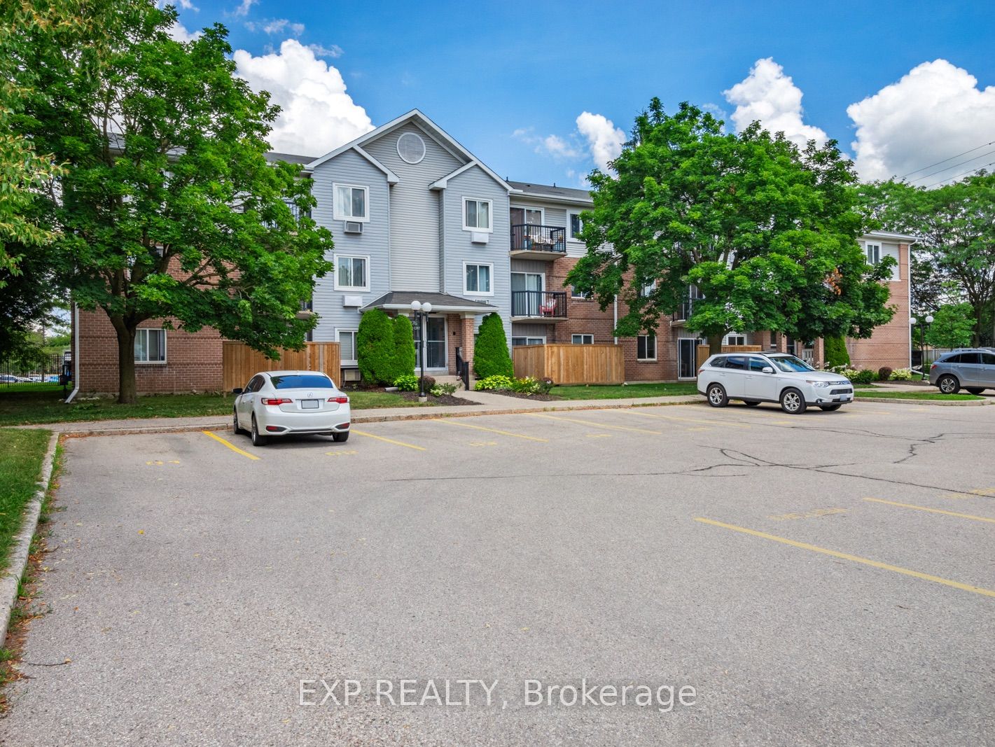 276 Eiwo Court 301, Waterloo, ON N2K 3M6 photo 2
